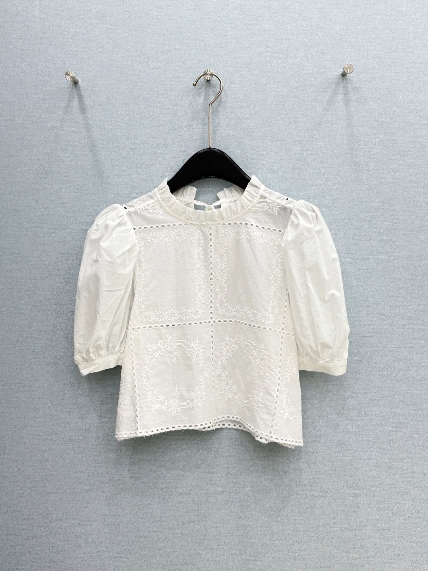 🛒𝐍𝐄𝐖 · 𝟐𝟎𝟐6/爆款现货原单品质 小众*｜2026新品宫廷风泡泡袖刺绣衬衫 精致版型，高级肌理细