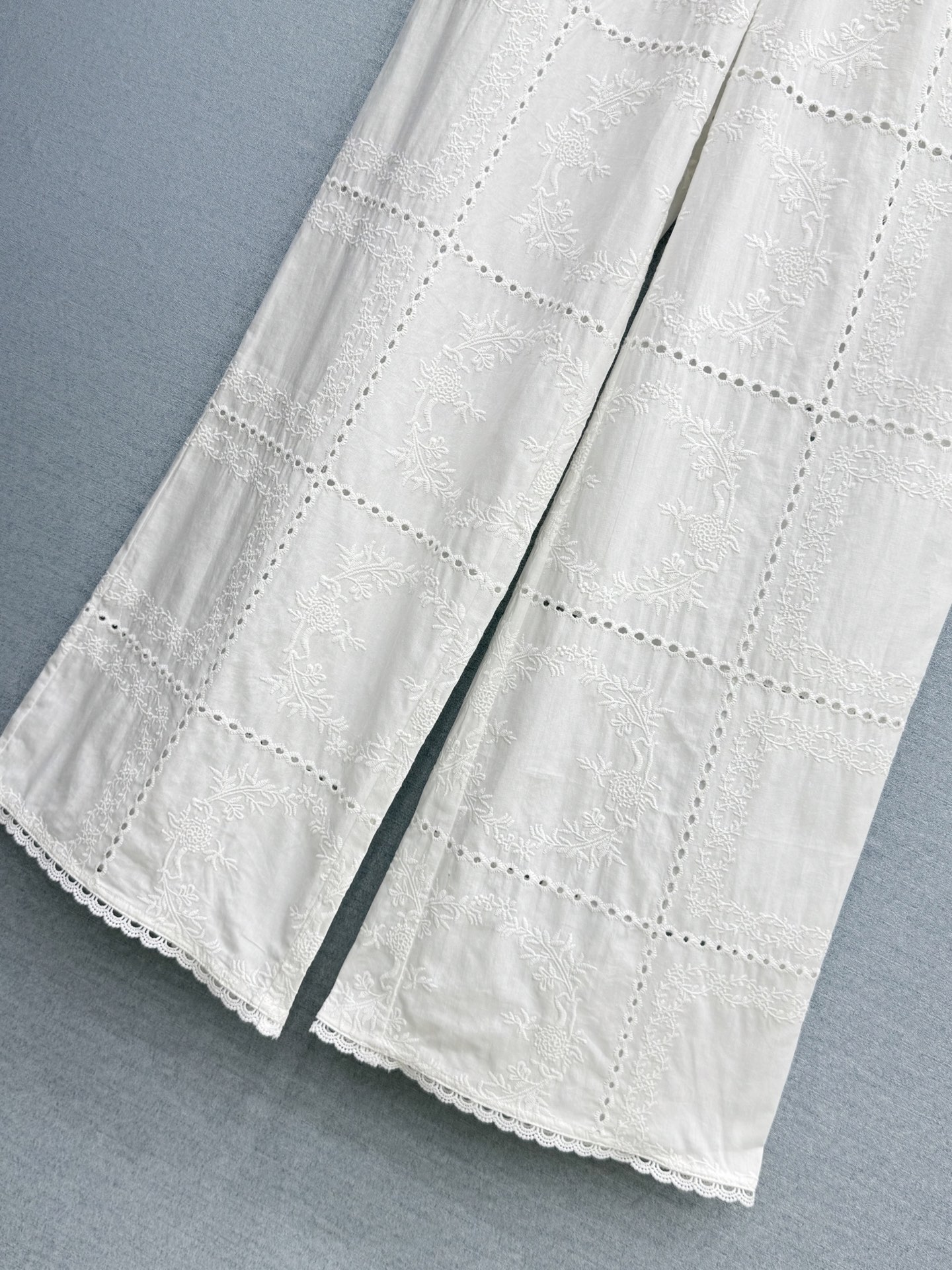 🛒𝐍𝐄𝐖 · 𝟐𝟎𝟐6/爆款现货原单品质  小众*｜2026新品镂空水溶刺绣长裤  系列款精致版型，高端