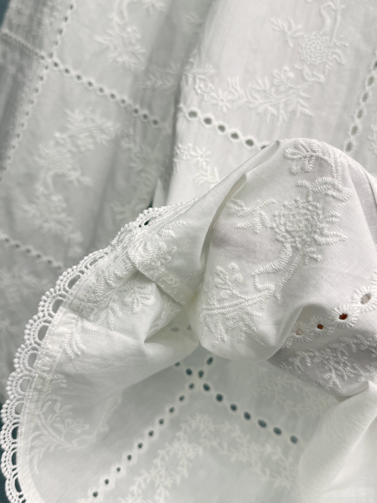 🛒𝐍𝐄𝐖 · 𝟐𝟎𝟐6/爆款现货原单品质  小众*｜2026新品镂空水溶刺绣长裤  系列款精致版型，高端