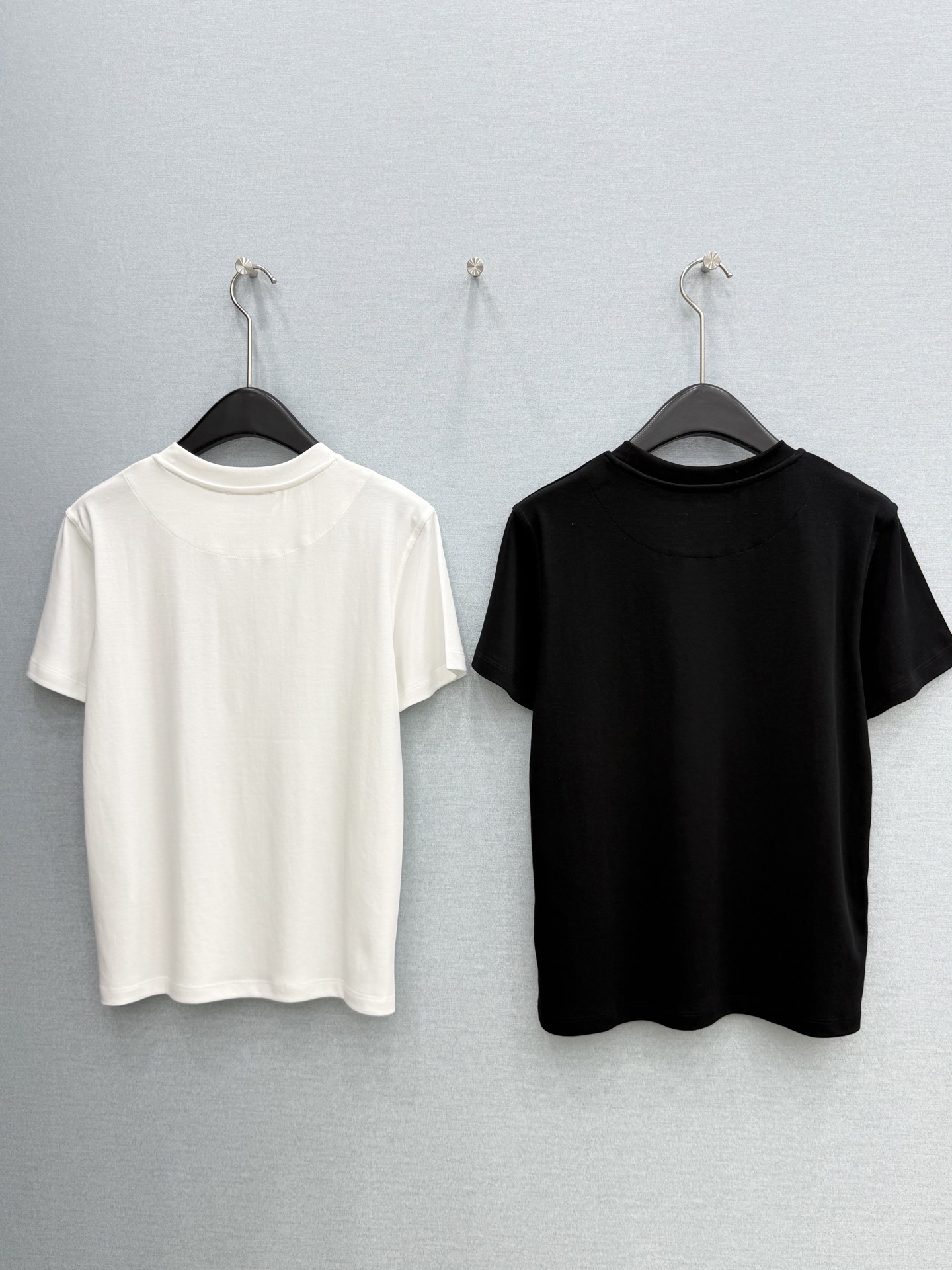 🛒𝐍𝐄𝐖 · 𝟐𝟎𝟐6/爆款现货【春夏上新】 Her*｜2026新款撞色印花T恤高订面料，百搭版型  ，
