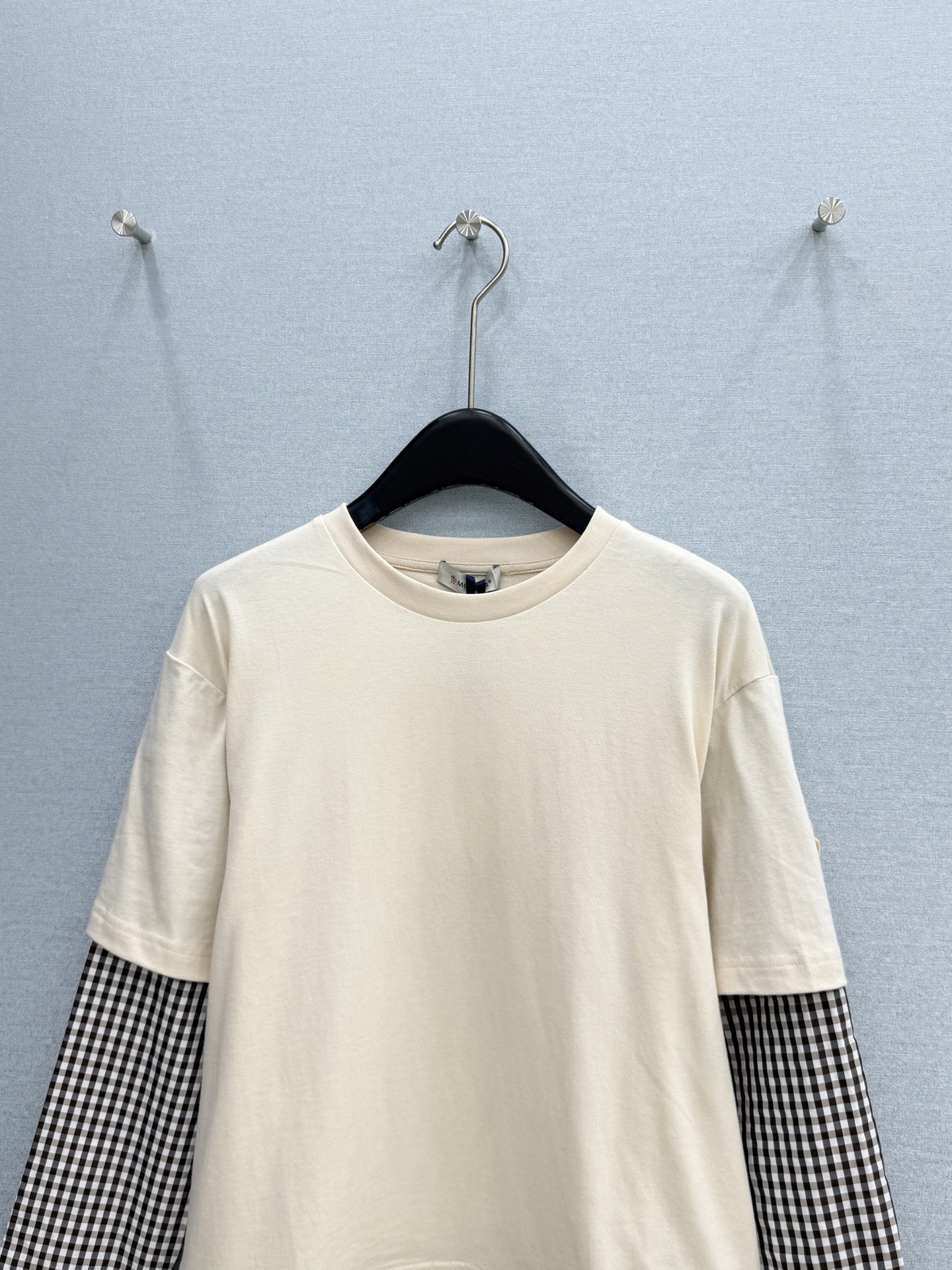 🛒𝐍𝐄𝐖 · 𝟐𝟎𝟐6/爆款现货【原单品质】 Mon*｜2026新款格纹拼接假两件长袖高订面料，可收缩下
