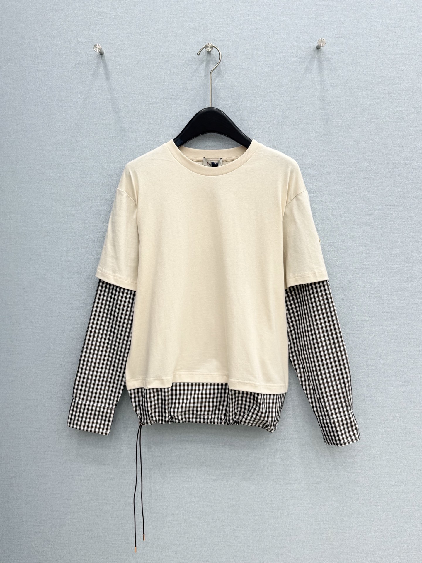 🛒𝐍𝐄𝐖 · 𝟐𝟎𝟐6/爆款现货【原单品质】 Mon*｜2026新款格纹拼接假两件长袖高订面料，可收缩下