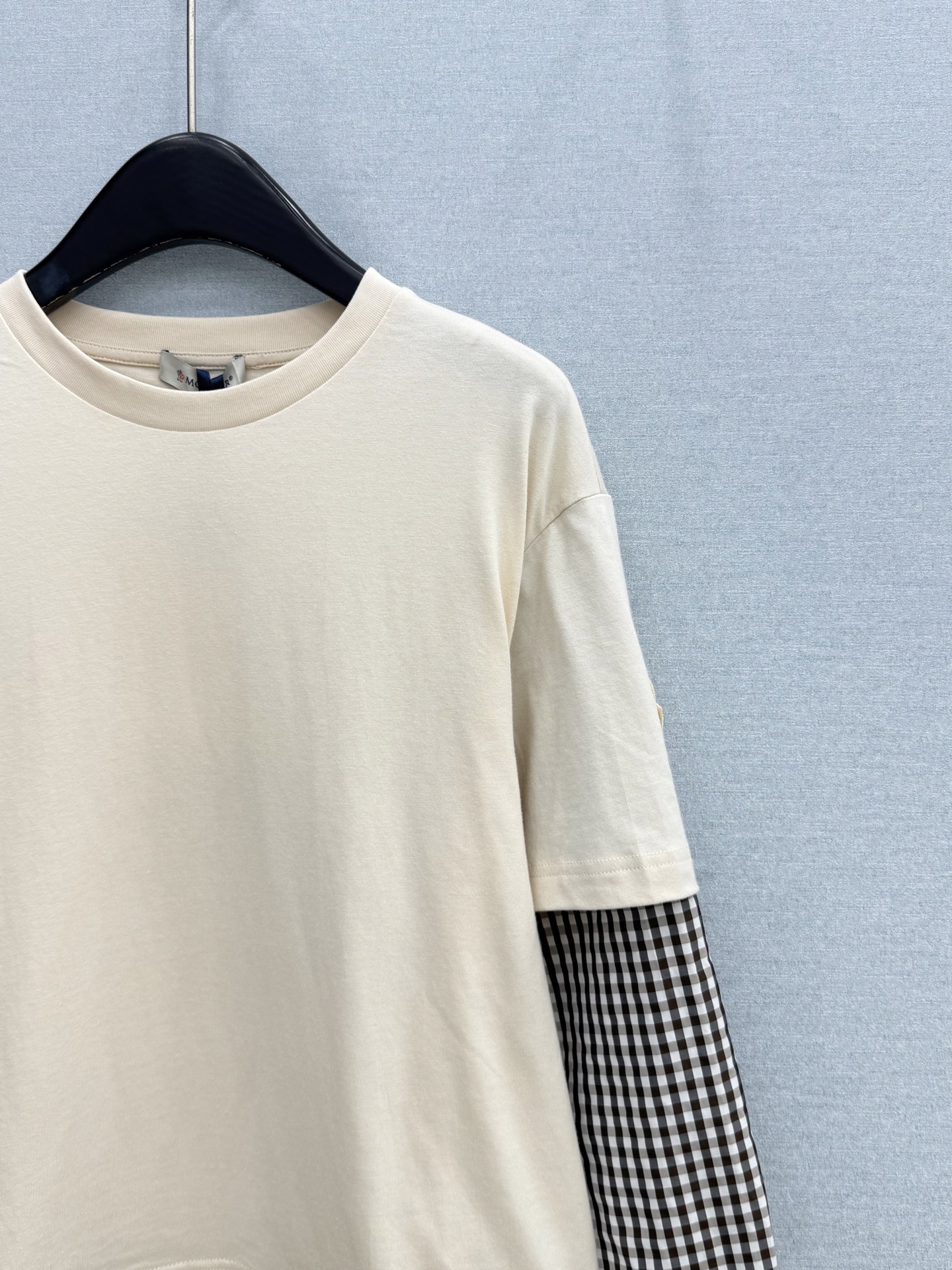 🛒𝐍𝐄𝐖 · 𝟐𝟎𝟐6/爆款现货【原单品质】 Mon*｜2026新款格纹拼接假两件长袖高订面料，可收缩下