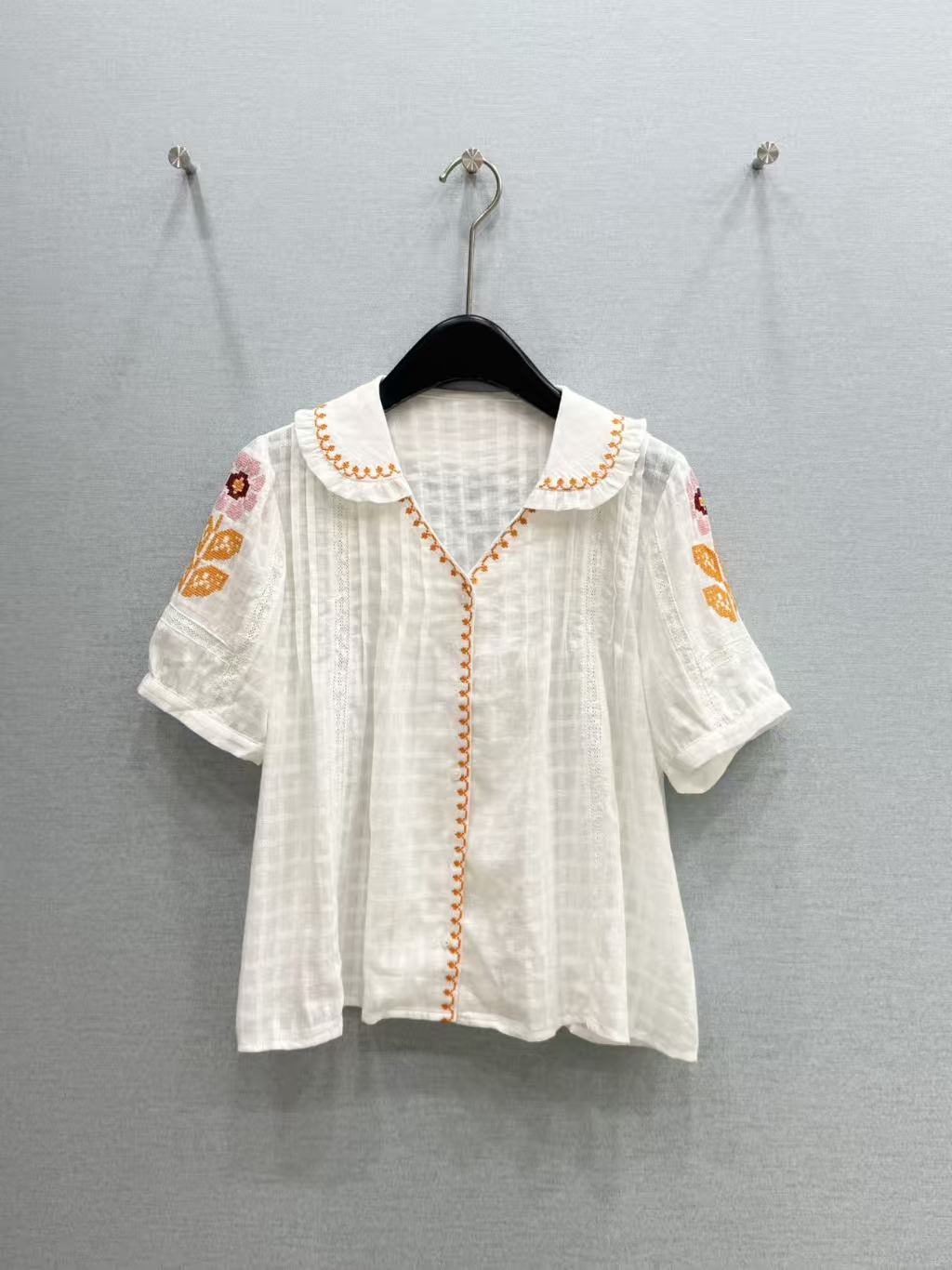 🛒𝐍𝐄𝐖 · 𝟐𝟎𝟐6/爆款现货原单品质  小众*｜2026新品娃娃领绣边打条短袖衬衫精致版型，高级肌理