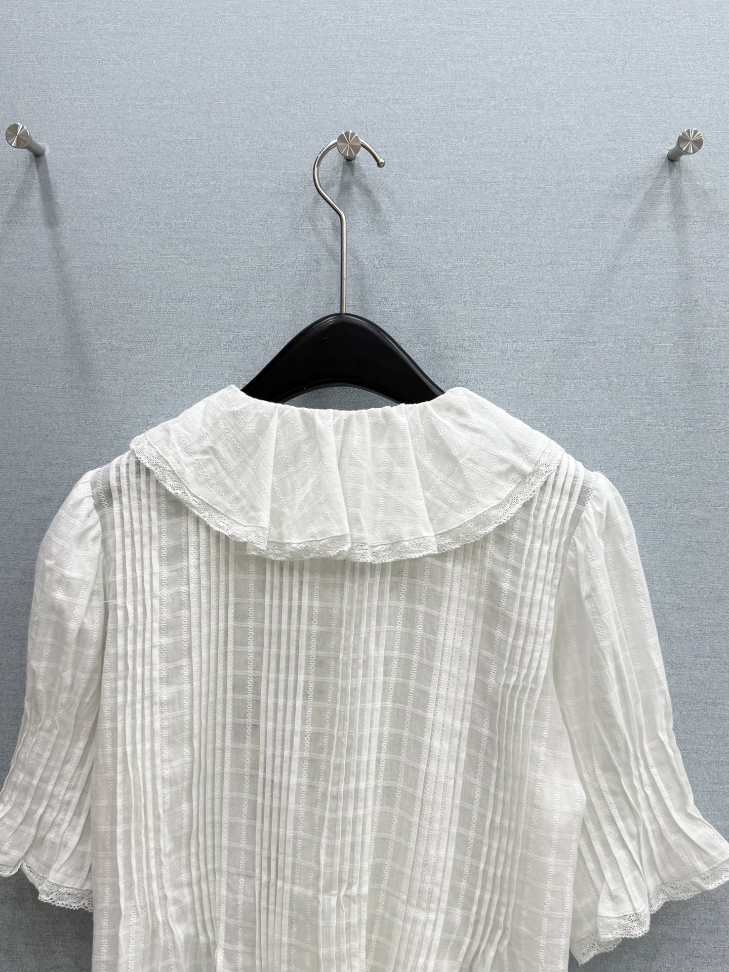 🛒𝐍𝐄𝐖 · 𝟐𝟎𝟐6/爆款现货原单品质  小众*｜2026新品荷叶边刺绣衬衫精致版型，高级肌理细腻 极