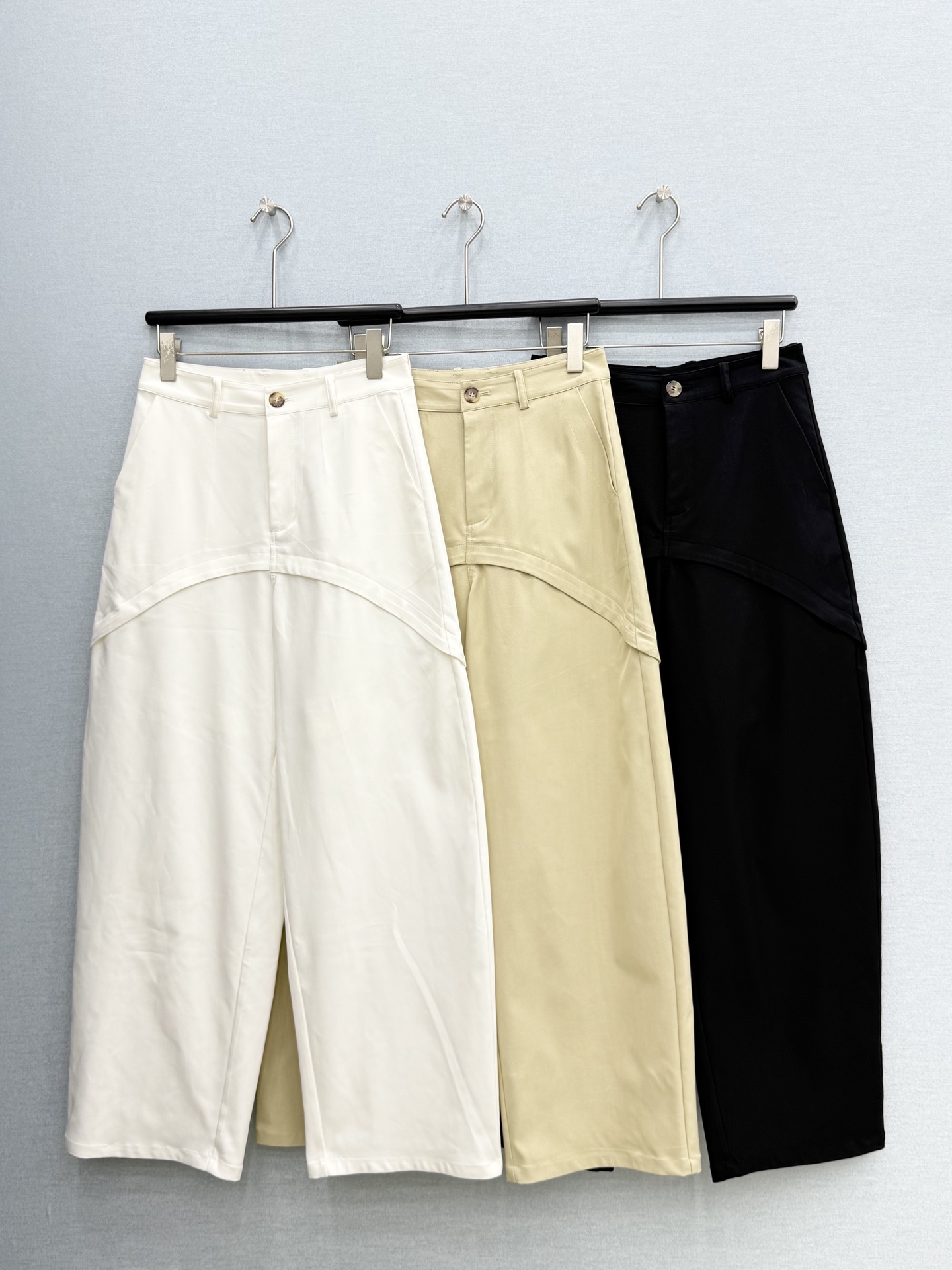 🛒𝐍𝐄𝐖 · 𝟐𝟎𝟐6/爆款现货【原单品质】Loe*｜26新款微镰休闲西裤爆单系列款  气质女神必入 错