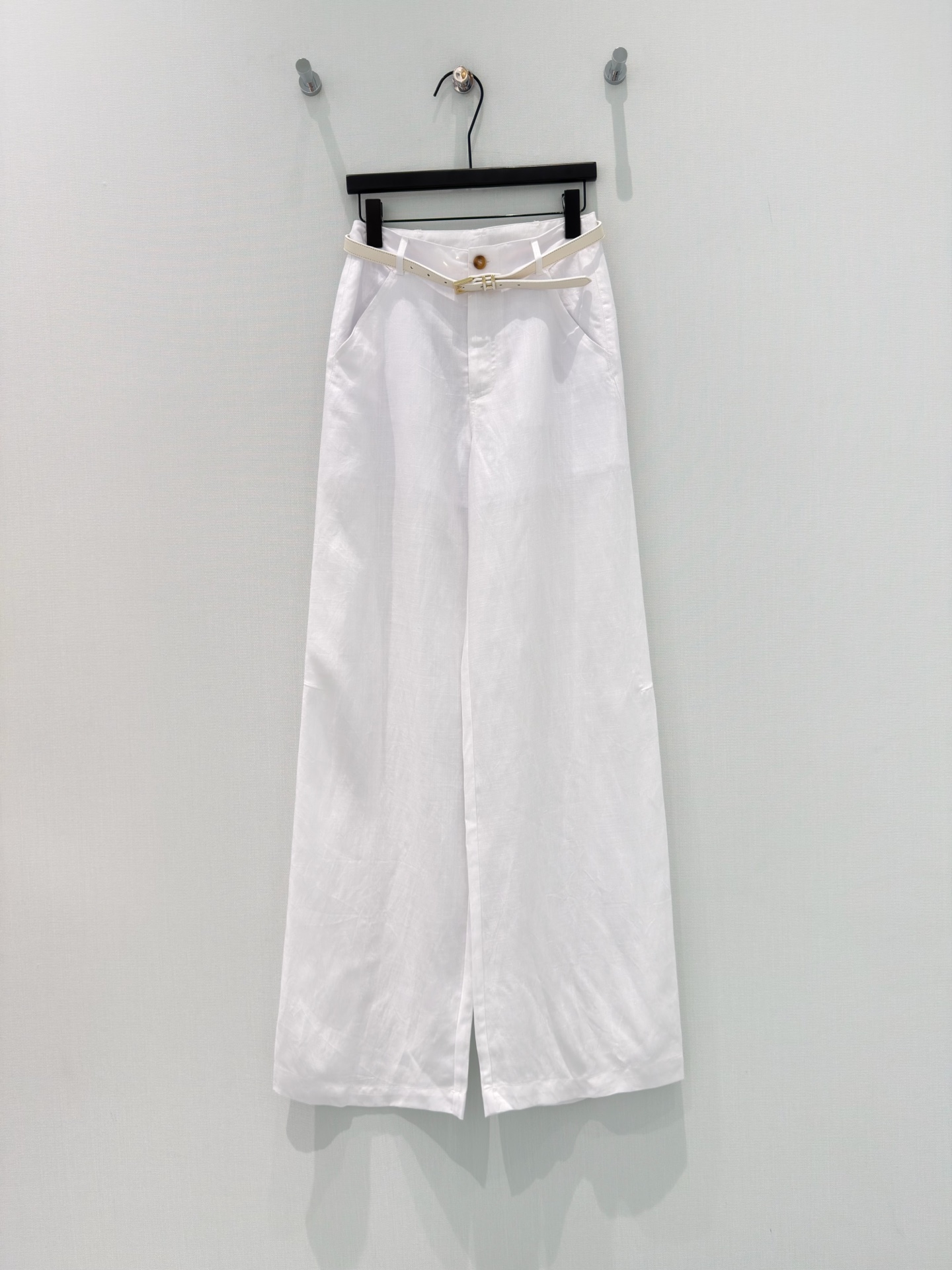 NO:826119,· 6/ Hot items in stock [New for spring and summer] Designer originals | Customized belt Tencel linen casual pants. Versatile and high-end colors. Customized styles show a sense of high-end casualness. A visual feast. A must-have versatile item for all seasons. Customized fabrics, great texture, full of lazy style. A must-have item for goddesses!  The version is versatile and not picky, the lines are elongated and the proportions are so beautiful that you don’t want to miss it!  The quality of workmanship depends on the details. White｜Coffee S M L /, women's clothing,19860909· 6/爆款现货【春夏上新】设计师原创｜订制腰带天丝亚麻休闲裤 颜色百搭高级 定制版型尽显高级随意感 视觉盛宴 四季必入的百搭单品 订制面料,质感巨好,慵懒范儿十足 女神必入神器！ 版型百搭不挑人 拉长线条比例 上身美的不要不要的！ 做工品质看细节 白色｜咖色 S M L /,女装,,Women's clothing