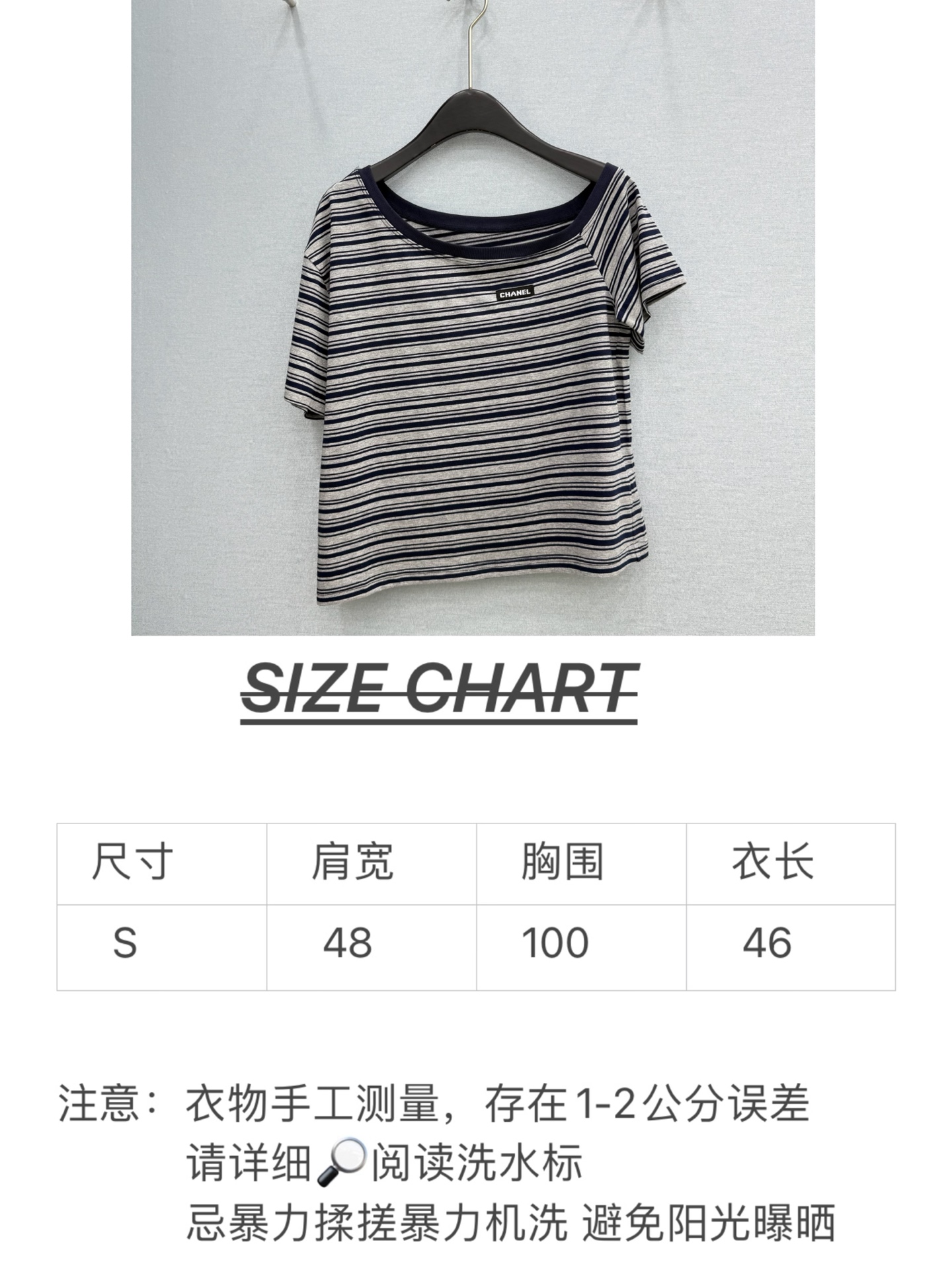 🛒𝐍𝐄𝐖 · 𝟐𝟎𝟐6/爆款现货【春夏上新】 设计师小众｜2026新款斜肩短袖T恤高订面料，百搭版型  