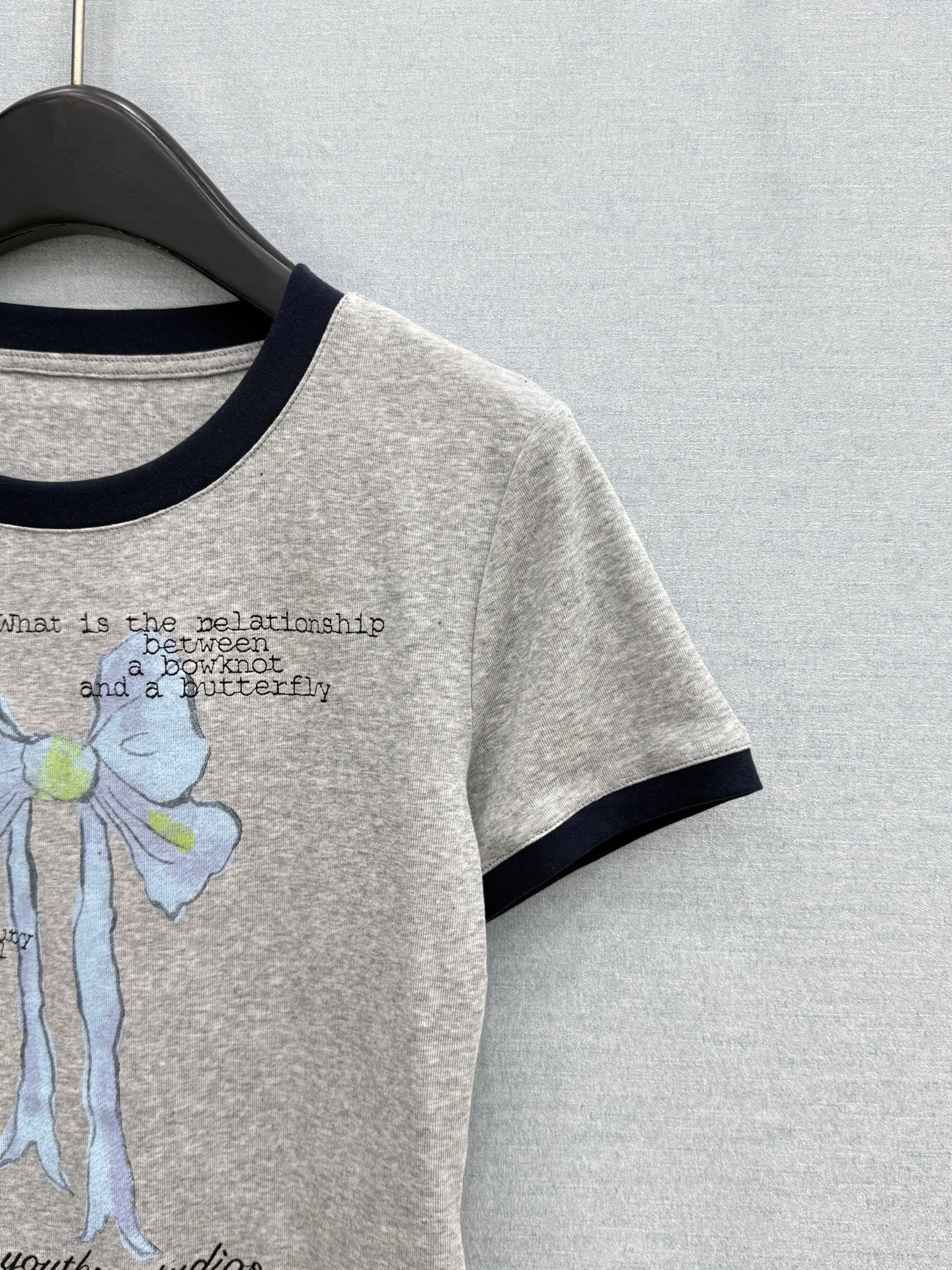 🛒𝐍𝐄𝐖 · 𝟐𝟎𝟐6/爆款现货【春夏上新】 设计师小众｜2026新款刺绣短袖T恤高订面料，百搭版型  