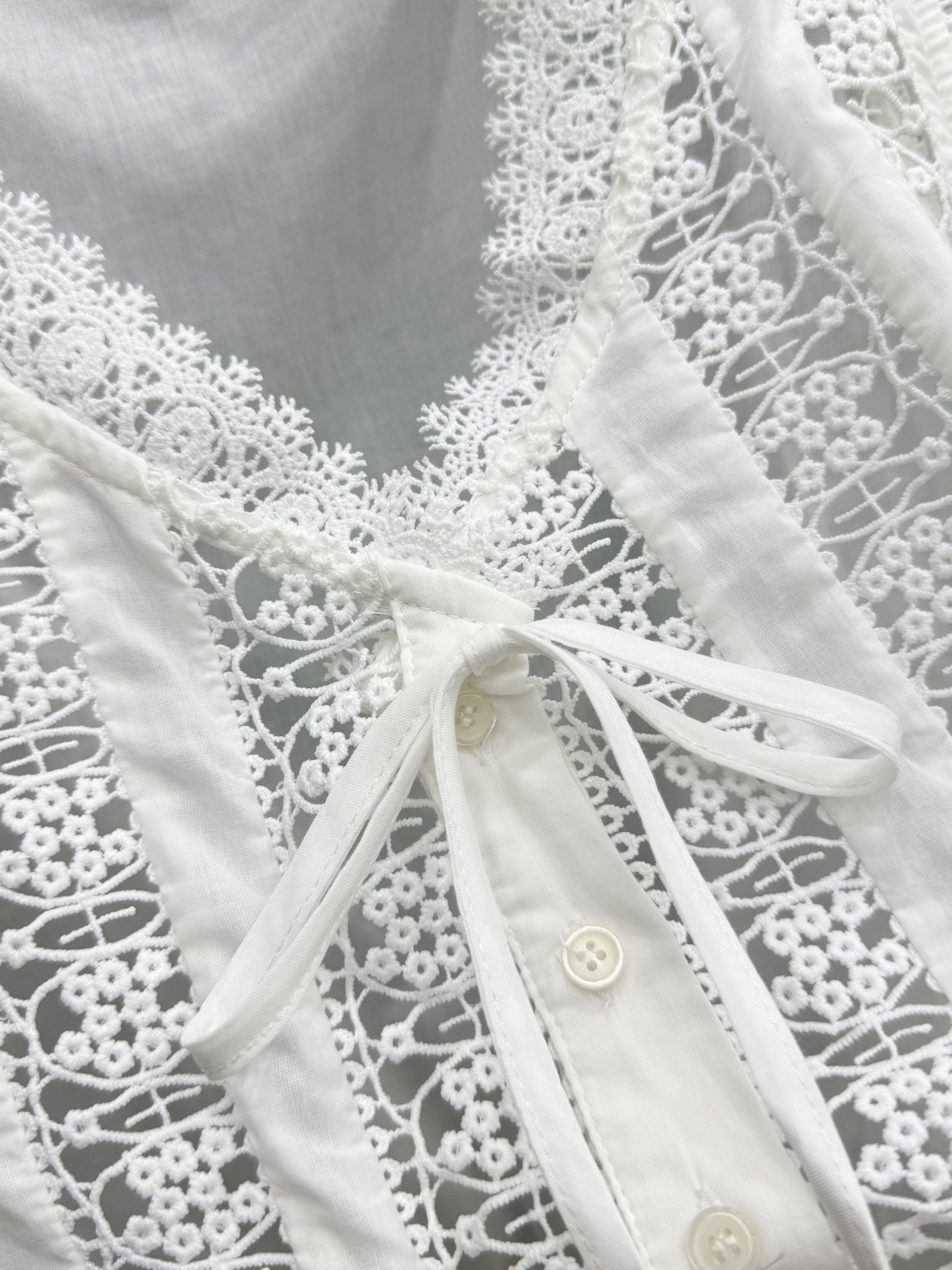 🛒𝐍𝐄𝐖 · 𝟐𝟎𝟐6/爆款现货原单品质  小众｜26经典花边水溶刺绣短袖衬衫老钱风极致穿搭最新系列单品