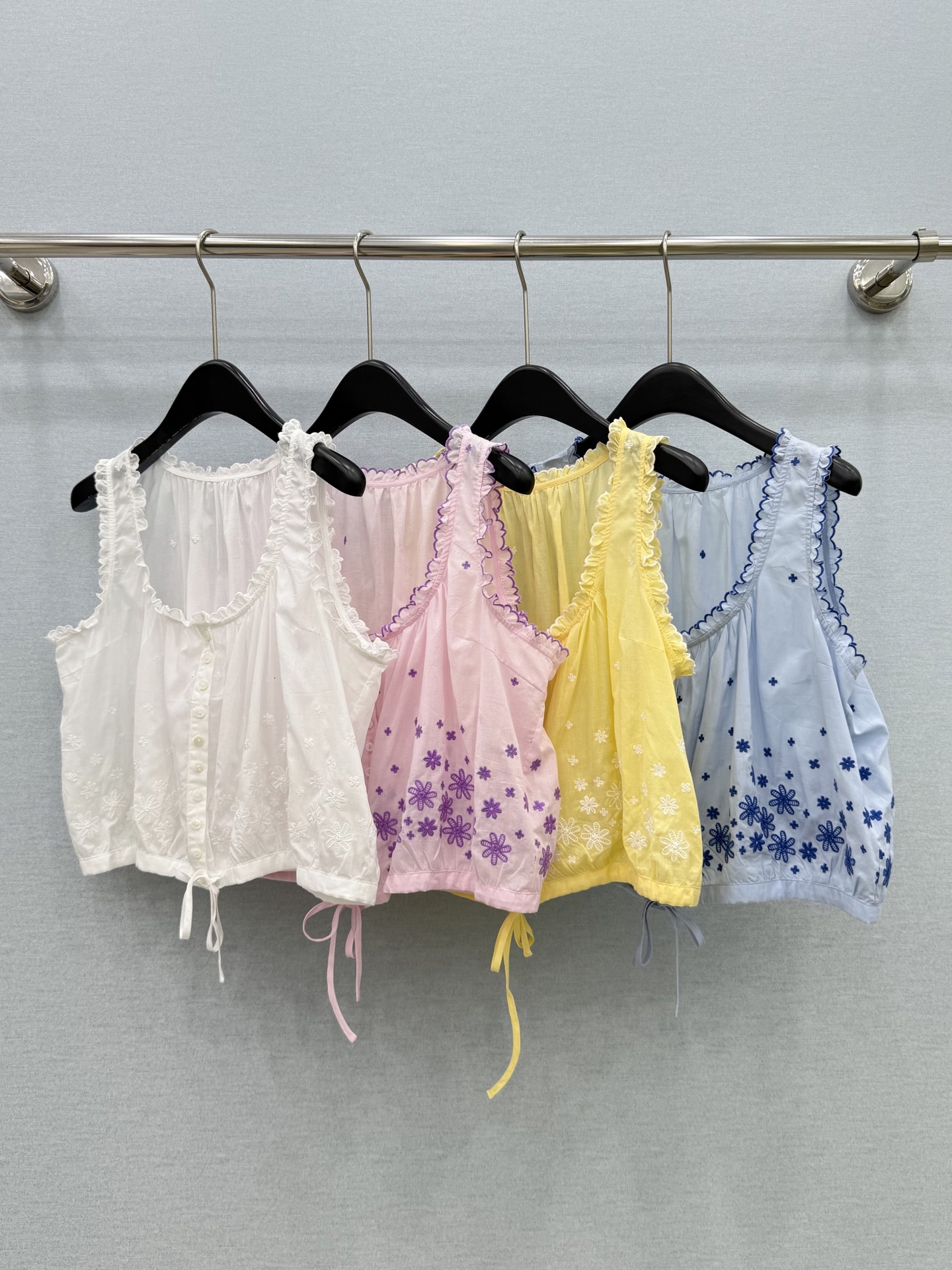 🛒𝐍𝐄𝐖 · 𝟐𝟎𝟐6/爆款现货原单品质  小众｜26经典花边水溶刺绣系带背心老钱风极致穿搭最新系列单品