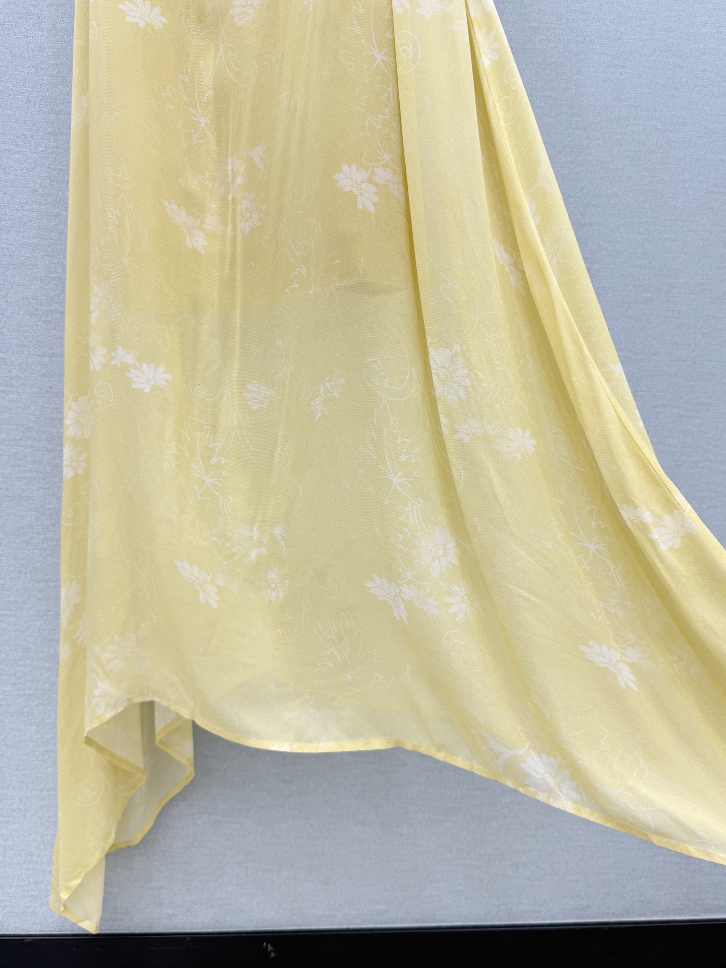 🛒𝐍𝐄𝐖 · 𝟐𝟎𝟐6/爆款现货原单品质  小众｜26经典手工订珠不规则双层吊带连衣裙老钱风极致穿搭最新