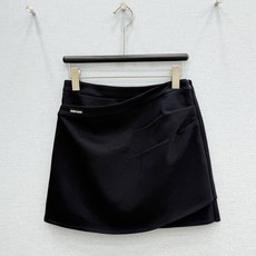 🛒𝐍𝐄𝐖 · 𝟐𝟎𝟐6/爆款现货【原单品质】 Miu Mi*|26新品撞色T恤配不规则错层包臀半裙套装! 🛒𝐍𝐄𝐖 · 𝟐𝟎𝟐6/爆款现货【原单品质】 Miu Mi*|26新品撞色T恤配不规则错层包臀半裙套装!