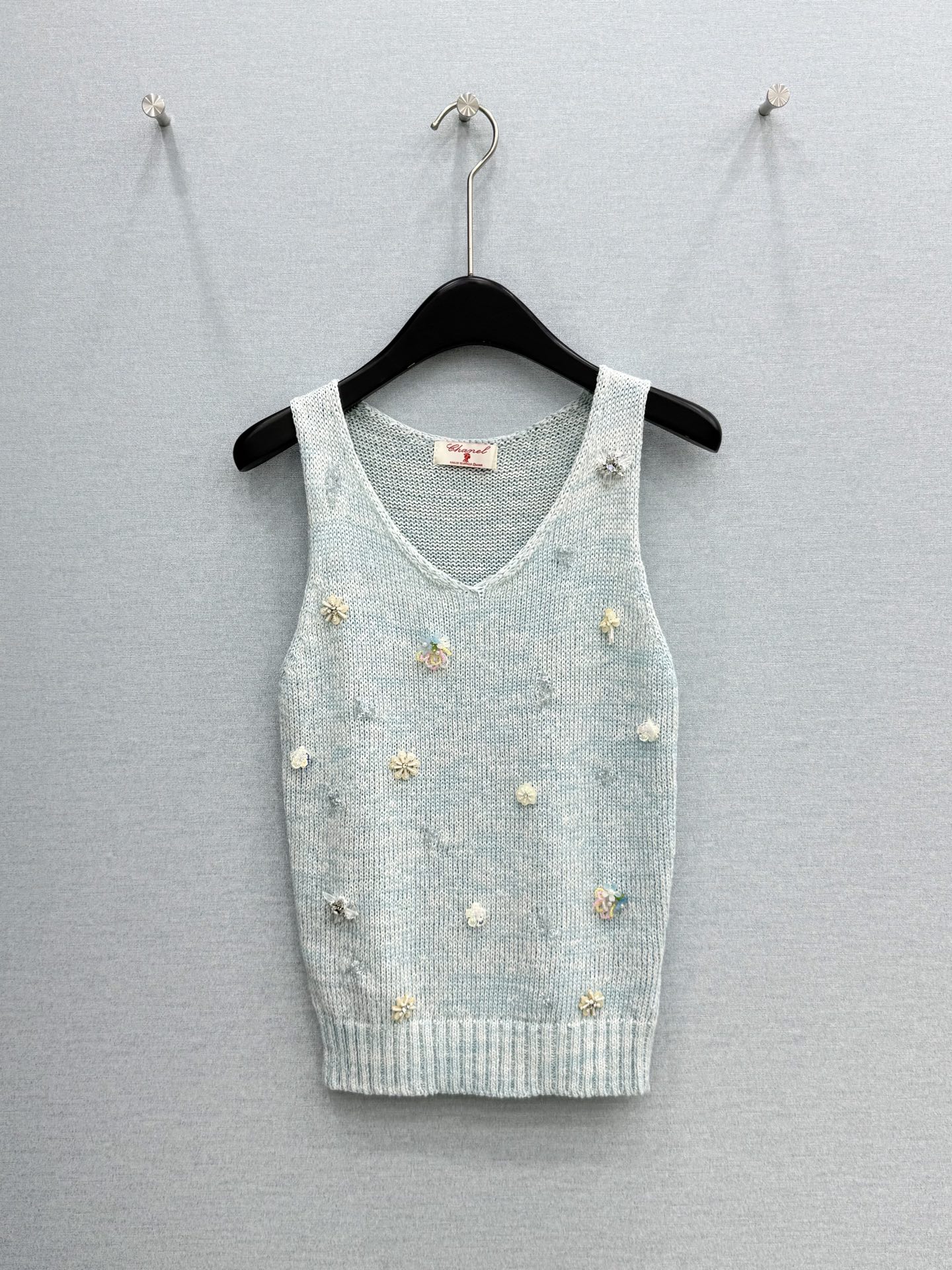 NO:827173,· 6/ Hot items in stock, designer originals | 2026 new heavy industry beaded knitted vest, Xiao Xiangfeng daughter's outfit, handmade beading design, the fabric has super elasticity!  The classic colors are both everyday and high-end, a must-have for daily wear!  Blue S M L /,Chanel-clothing,chanel,19860909· 6/爆款现货 设计师原创｜2026新款重工订珠针织背心 小香风千金穿搭 手工订珠设计 面料弹力超级好！ 经典颜色都是日常又高级, 日常穿搭必备！ 蓝色 S M L /,香奈儿-服装,chanel,,Women's clothing