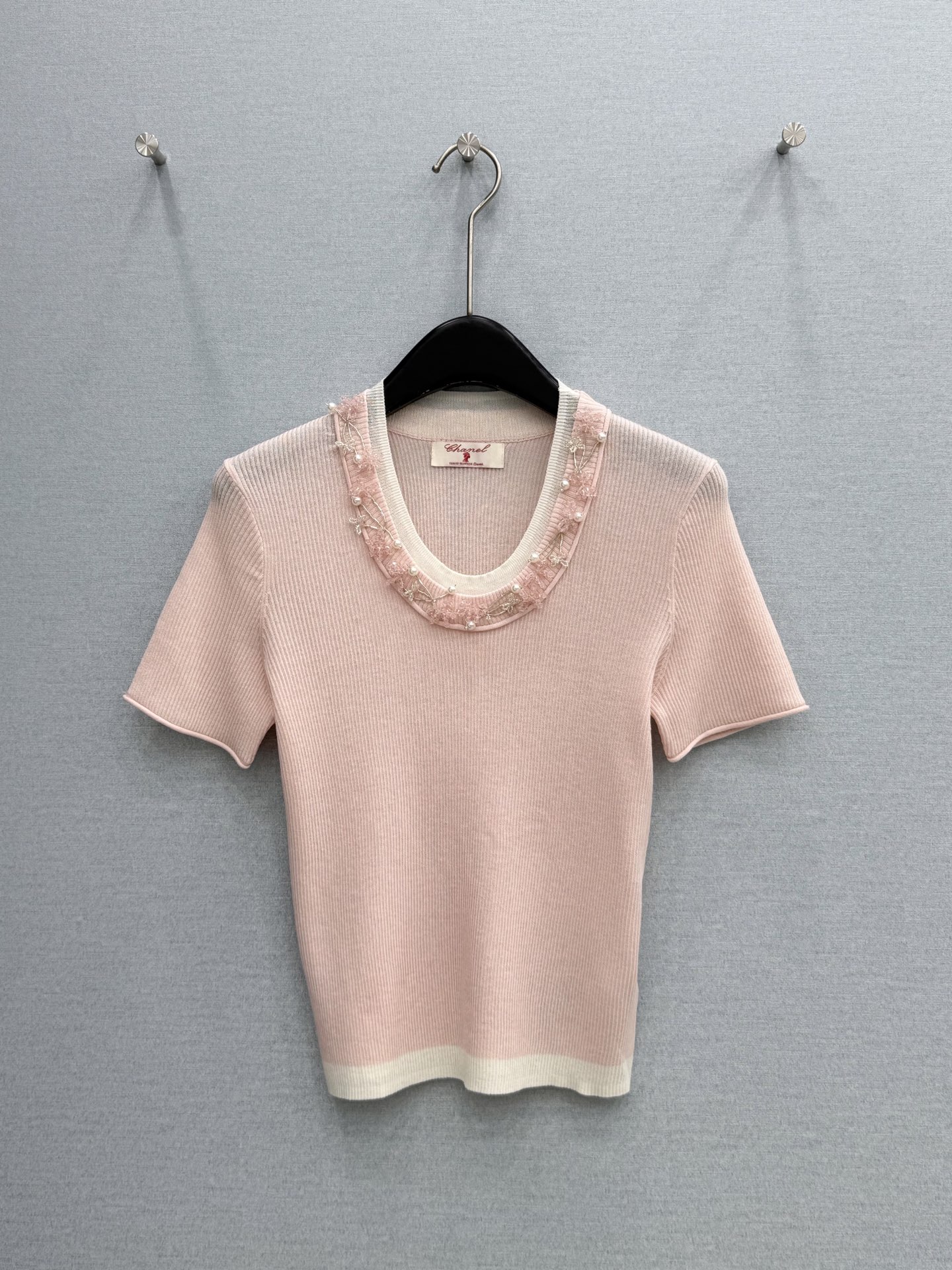 NO:827163,· 6/Hot items in stock, designer original | 2026 new heavy industry beaded sweater, Xiao Xiangfeng daughter's outfit, handmade beading design, the fabric has super elasticity!  The classic colors are both everyday and high-end, a must-have for daily wear!  Pink S M L /,Chanel-clothing,chanel,19860909· 6/爆款现货 设计师原创｜2026新款重工订珠针织衫 小香风千金穿搭 手工订珠设计 面料弹力超级好！ 经典颜色都是日常又高级, 日常穿搭必备！ 粉色 S M L /,香奈儿-服装,chanel,,Women's clothing