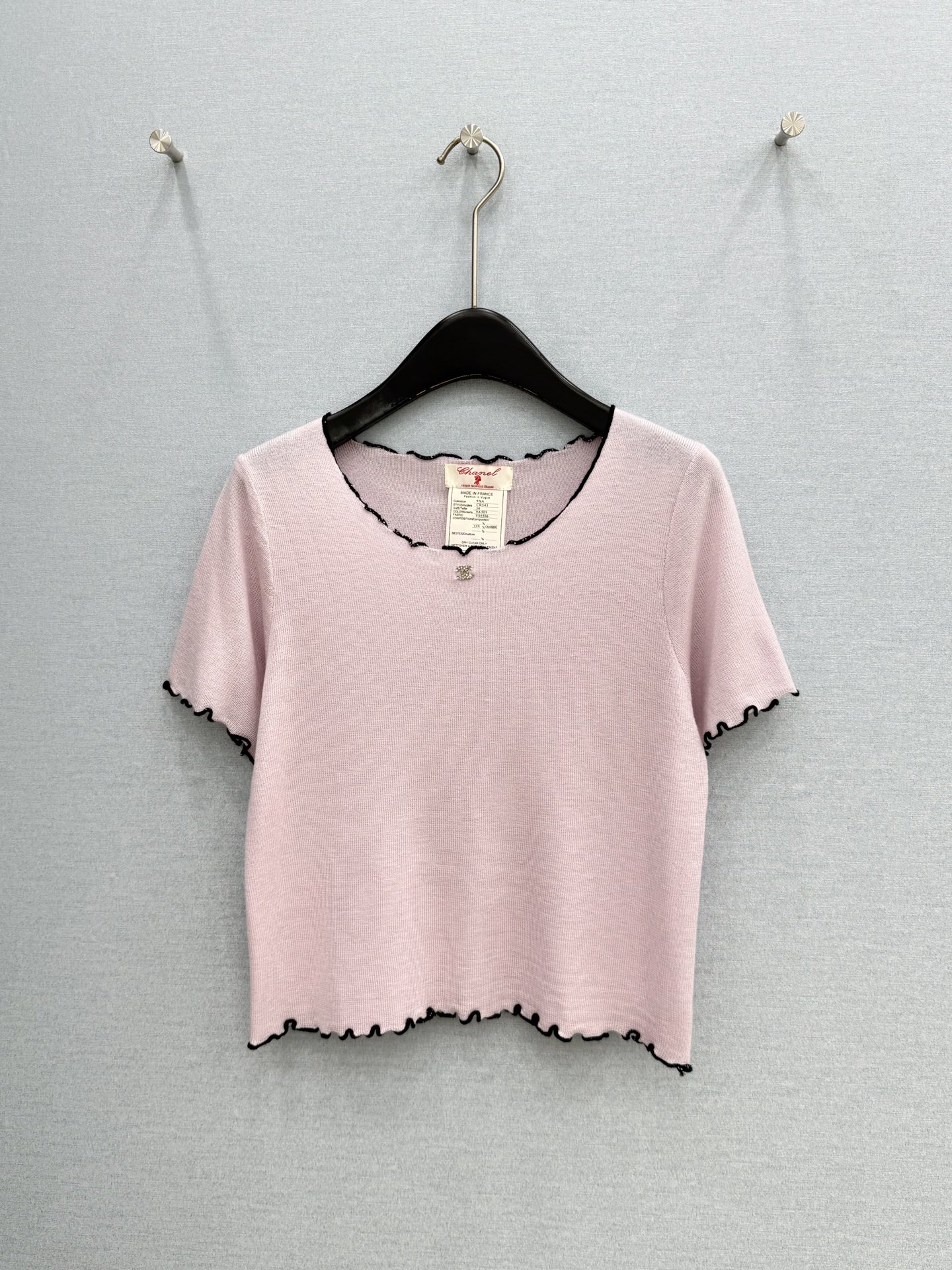 NO:827155,· 6/ Hot items in stock Designer original | 2026 new diamond button sweater, Xiaoxiangfeng daughter's outfit, hand-made bead design, the fabric has super elasticity!  The classic colors are both everyday and high-end, a must-have for daily wear!  Pink S M L /,Chanel-clothing,chanel,19860909· 6/爆款现货 设计师原创｜2026新款钻扣针织衫 小香风千金穿搭 手工订珠设计 面料弹力超级好！ 经典颜色都是日常又高级, 日常穿搭必备！ 粉色 S M L /,香奈儿-服装,chanel,,Women's clothing