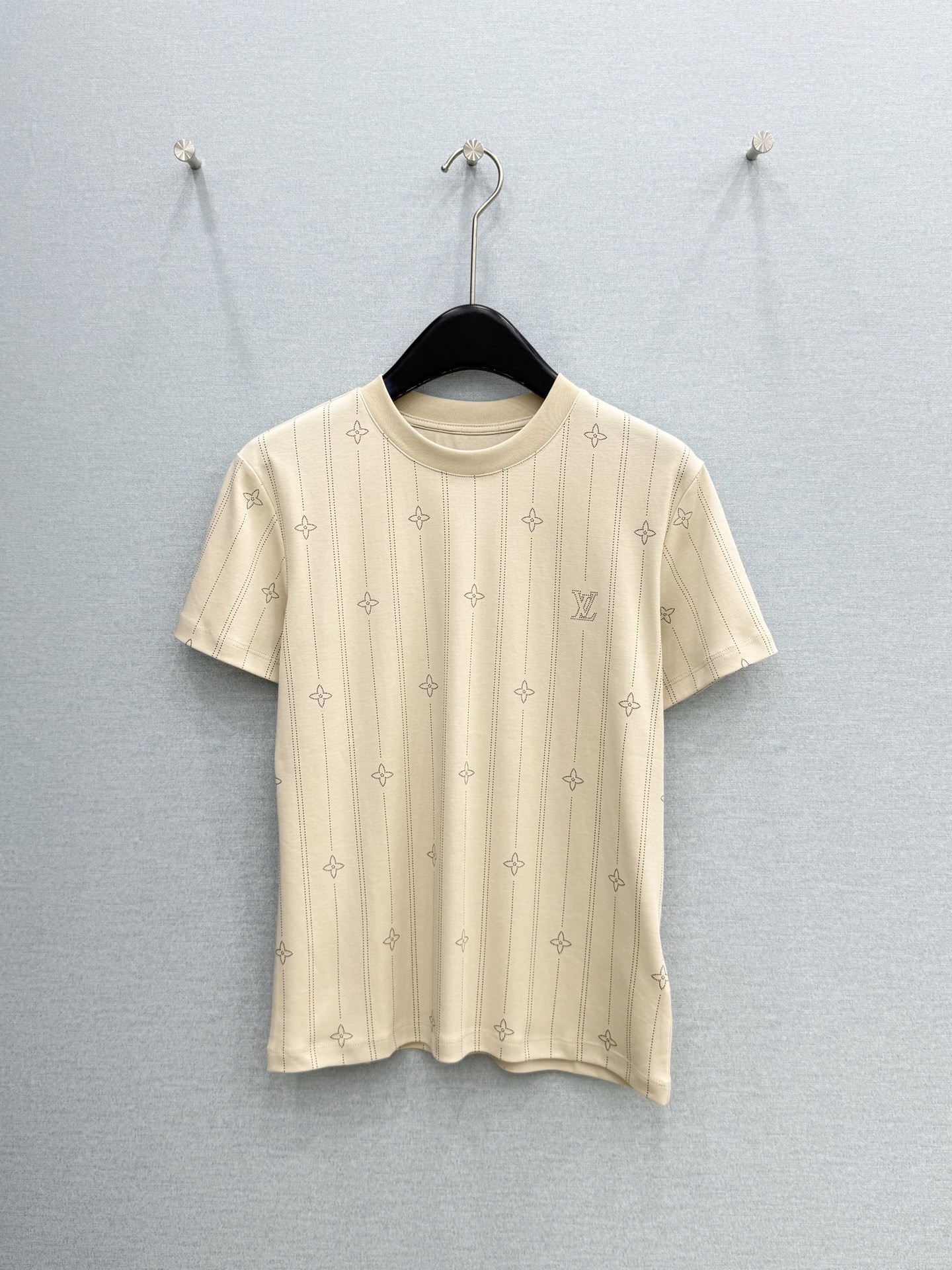 🛒𝐍𝐄𝐖 · 𝟐𝟎𝟐6/爆款现货【春夏上新】 Lv*｜2026新款印花T恤高订面料，百搭版型  ，上身的