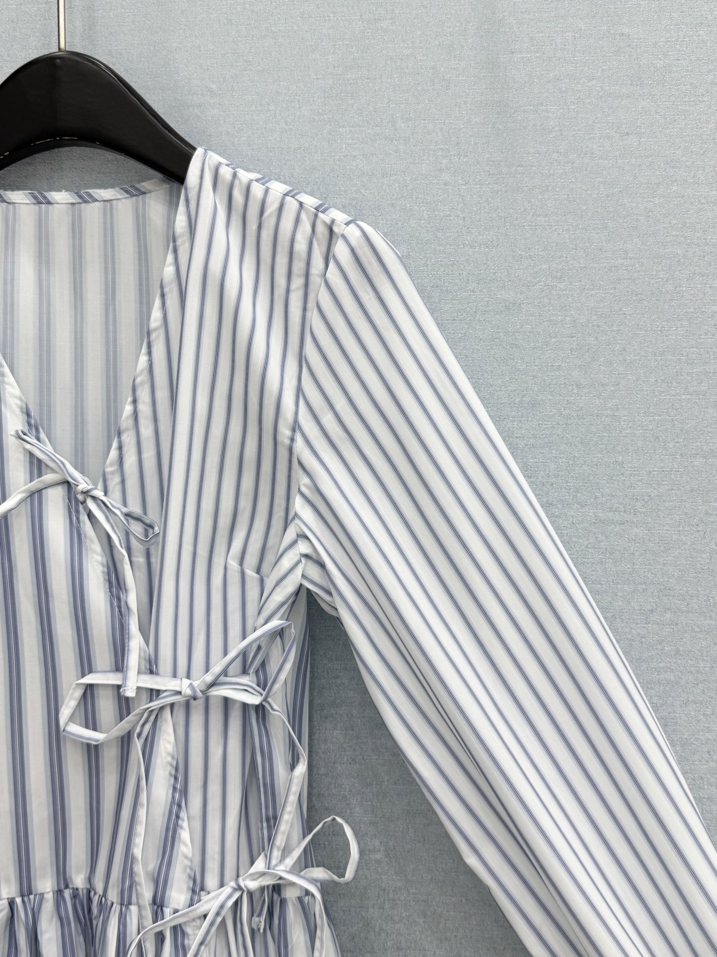 🛒𝐍𝐄𝐖 · 𝟐𝟎𝟐6/爆款现货原单品质  小众*｜2026新品系带条纹长袖连衣裙精致版型，高级肌理细腻