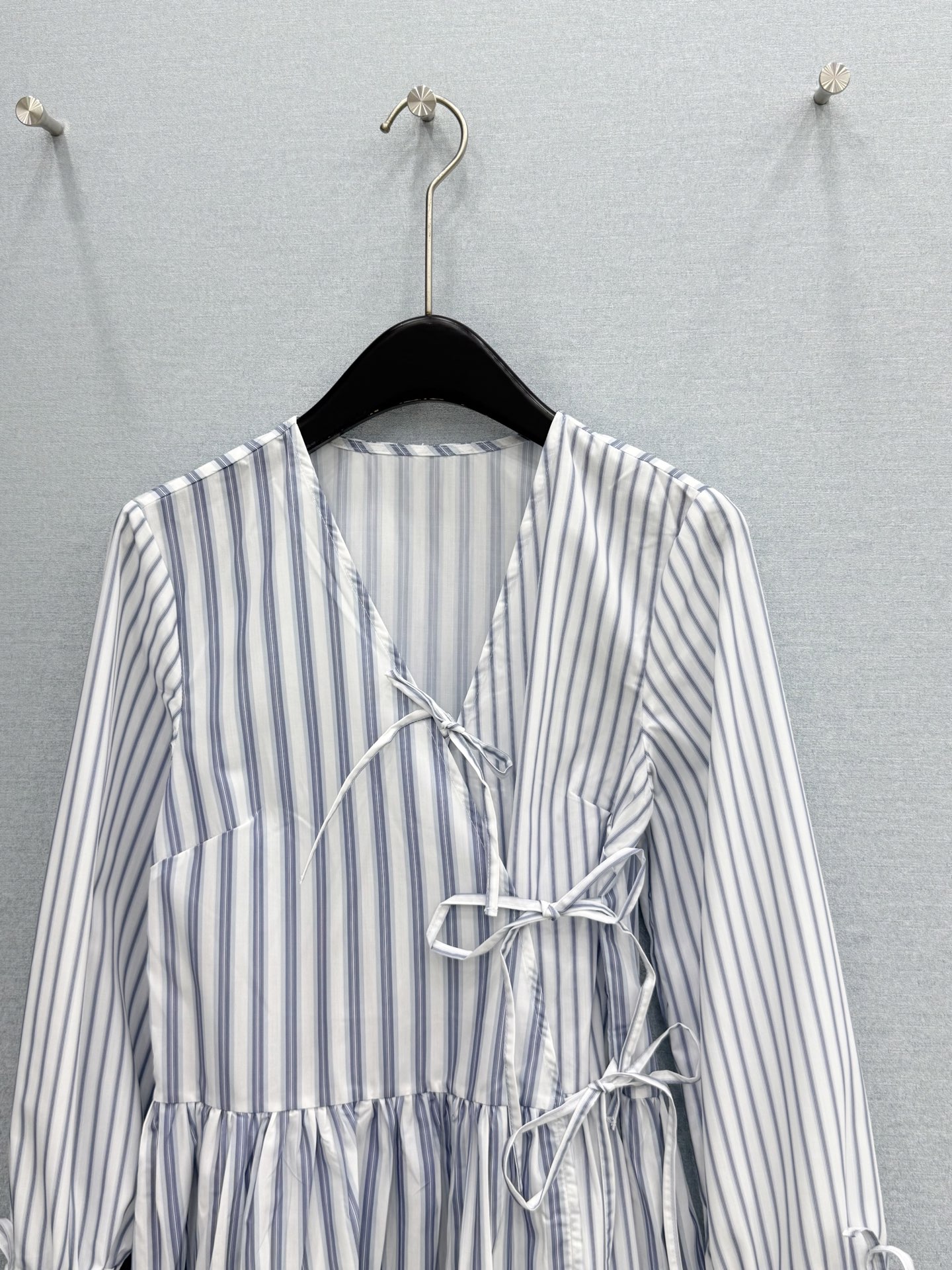 🛒𝐍𝐄𝐖 · 𝟐𝟎𝟐6/爆款现货原单品质  小众*｜2026新品系带条纹长袖连衣裙精致版型，高级肌理细腻