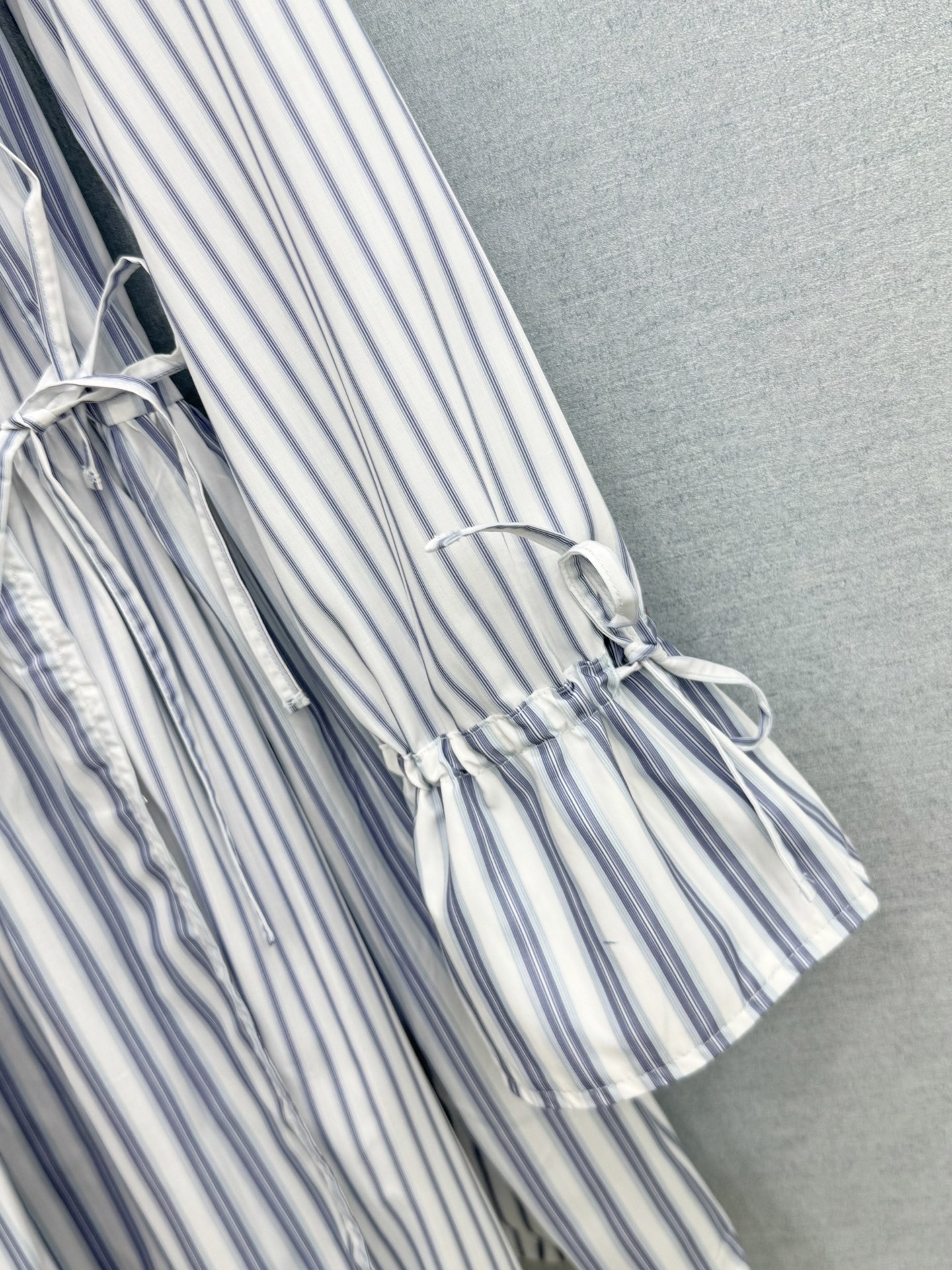 🛒𝐍𝐄𝐖 · 𝟐𝟎𝟐6/爆款现货原单品质  小众*｜2026新品系带条纹长袖连衣裙精致版型，高级肌理细腻