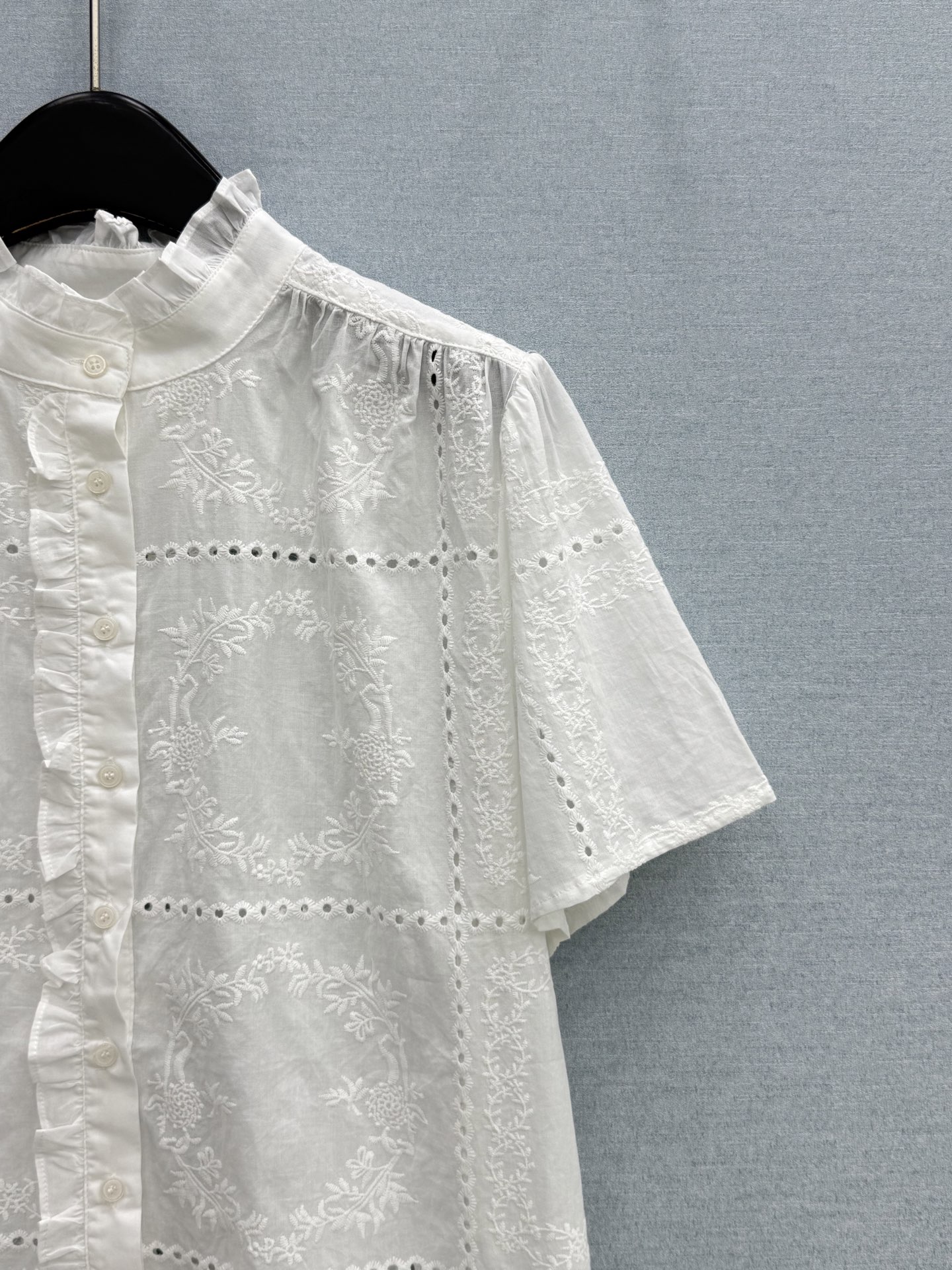 🛒𝐍𝐄𝐖 · 𝟐𝟎𝟐6/爆款现货原单品质 小众*｜2026新品花边水溶刺绣衬衫 精致版型，高级肌理细腻 