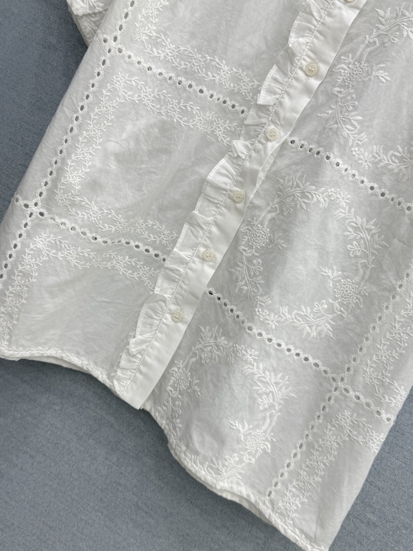 🛒𝐍𝐄𝐖 · 𝟐𝟎𝟐6/爆款现货原单品质 小众*｜2026新品花边水溶刺绣衬衫 精致版型，高级肌理细腻 
