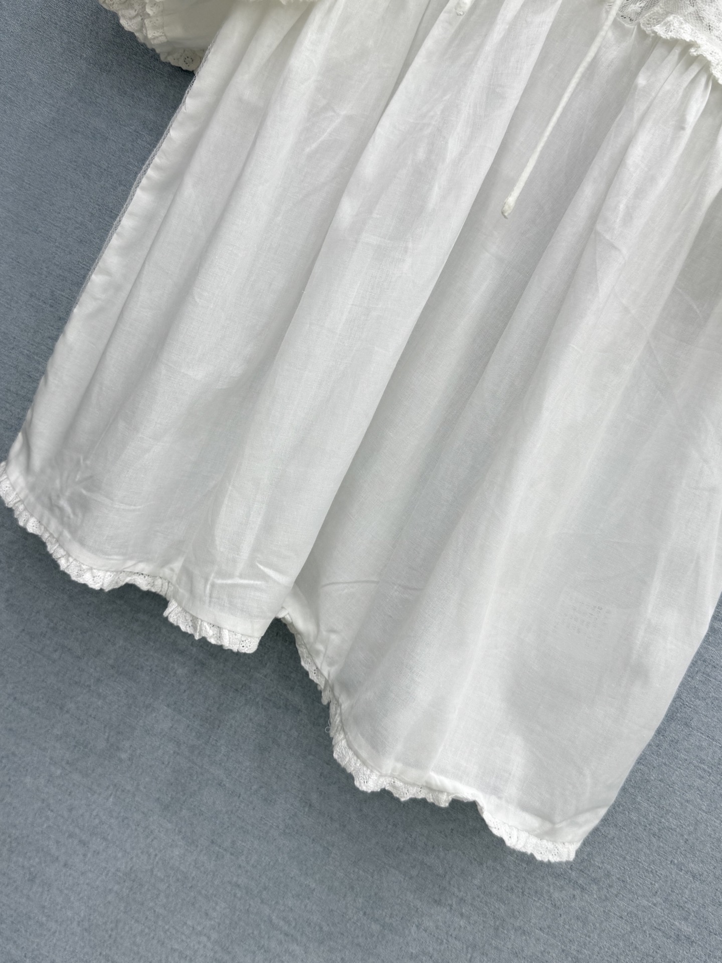 🛒𝐍𝐄𝐖 · 𝟐𝟎𝟐6/爆款现货原单品质 小众*｜2026新品珊瑚绣系带刺绣衬衫 精致版型，高级肌理细腻