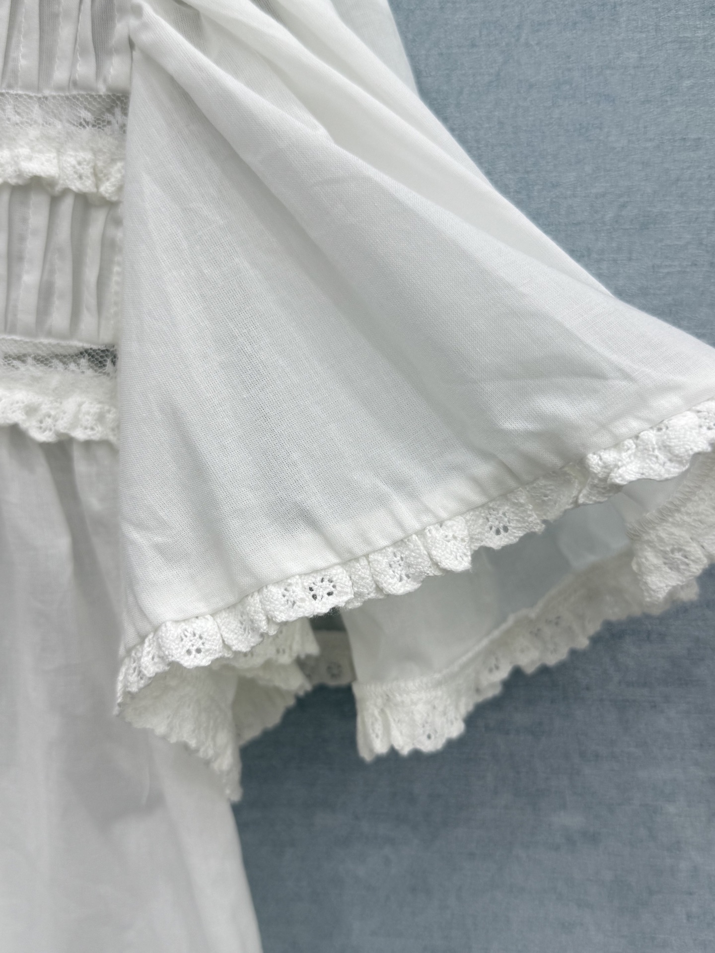 🛒𝐍𝐄𝐖 · 𝟐𝟎𝟐6/爆款现货原单品质 小众*｜2026新品珊瑚绣系带刺绣衬衫 精致版型，高级肌理细腻