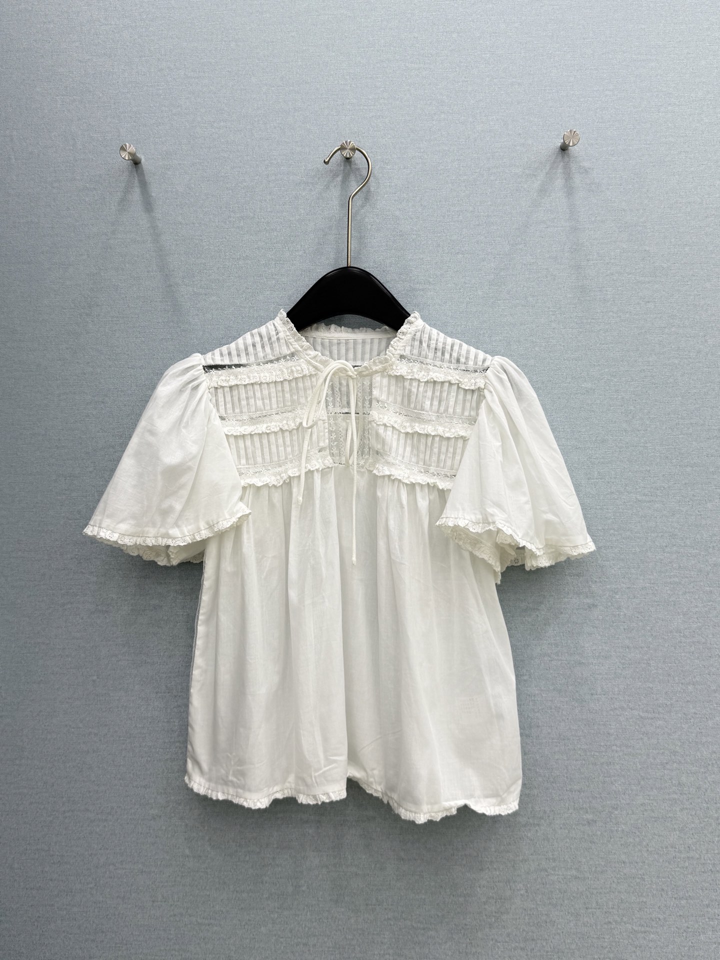 🛒𝐍𝐄𝐖 · 𝟐𝟎𝟐6/爆款现货原单品质 小众*｜2026新品珊瑚绣系带刺绣衬衫 精致版型，高级肌理细腻