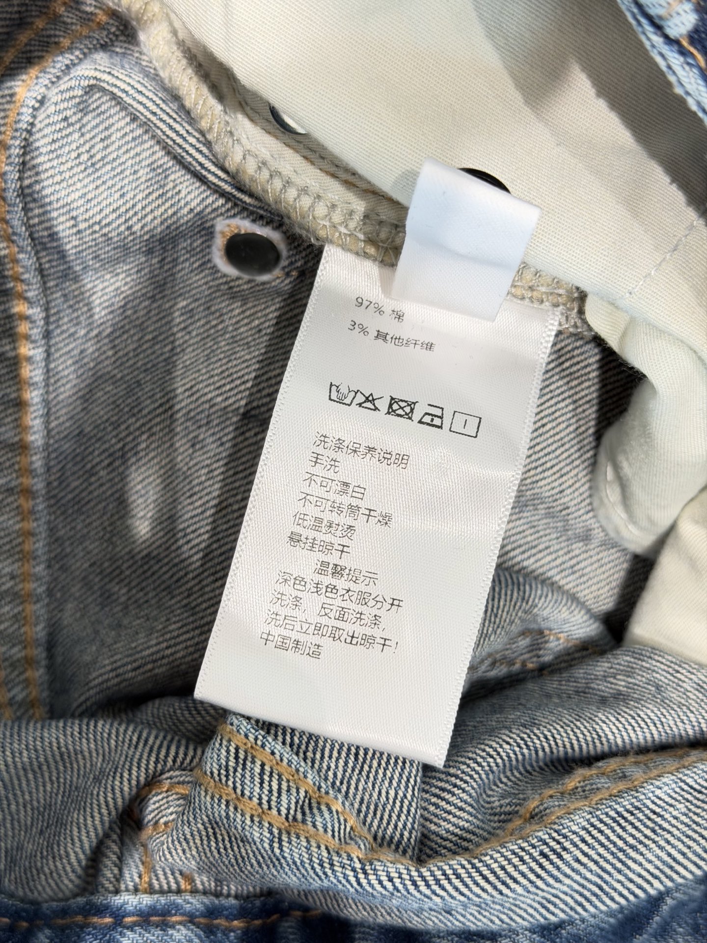 🛒𝐍𝐄𝐖 · 𝟐𝟎𝟐6/爆款现货原创   设计师｜双C印花烫钻直筒拼接牛仔裤采用高端定制面料，牛仔穿起来