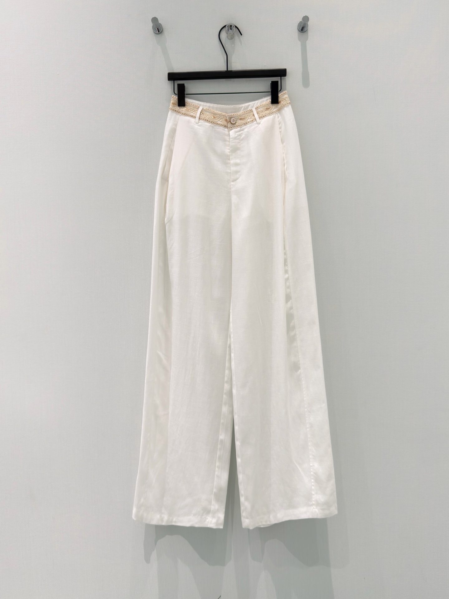 NO:843934,[New for Spring and Summer] Original Designer｜Customized Belt Tencel Linen Casual Pants. Versatile and high-end colors. The customized version shows a sense of high-end casualness. A visual feast. A must-have versatile item for all seasons. Customized fabrics, great texture, full of lazy style. A must-have item for goddesses!  The version is versatile and not picky, the lines are elongated and the proportions are so beautiful that you don’t want to miss it!  The quality of workmanship depends on the details. White SML,,19860909【春夏上新】设计师原创｜订制腰带天丝亚麻休闲裤 颜色百搭高级 定制版型尽显高级随意感 视觉盛宴 四季必入的百搭单品 订制面料,质感巨好,慵懒范儿十足 女神必入神器！ 版型百搭不挑人 拉长线条比例 上身美的不要不要的！ 做工品质看细节 白色 SML,,,Women's clothing