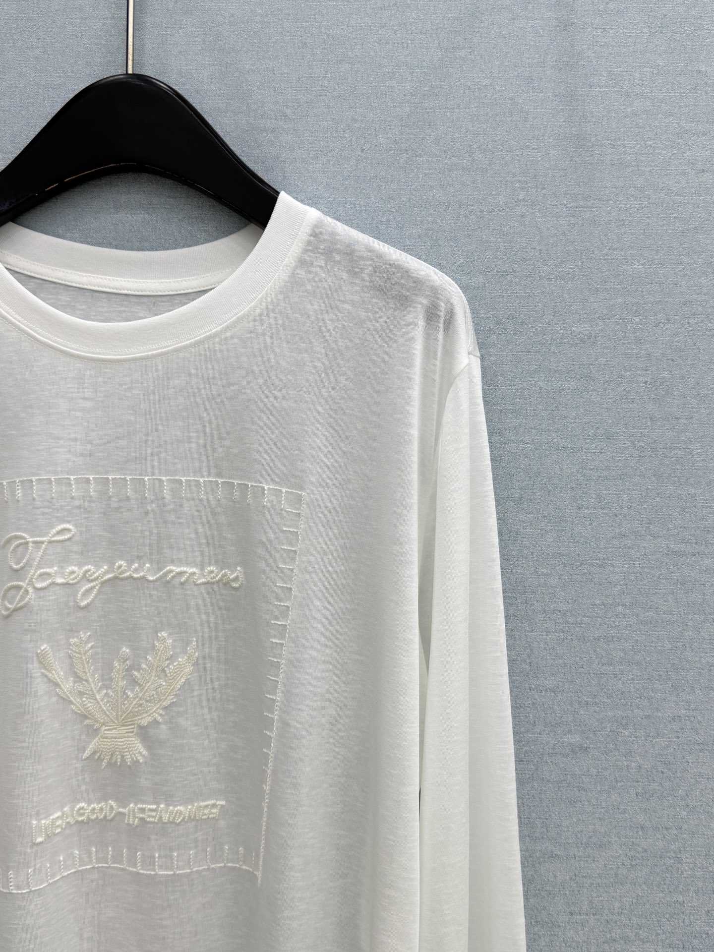 🛒𝐍𝐄𝐖 · 𝟐𝟎𝟐6/爆款现货【春夏上新】 设计师小众｜2026新款刺绣防晒长袖T恤高订面料，百搭版型