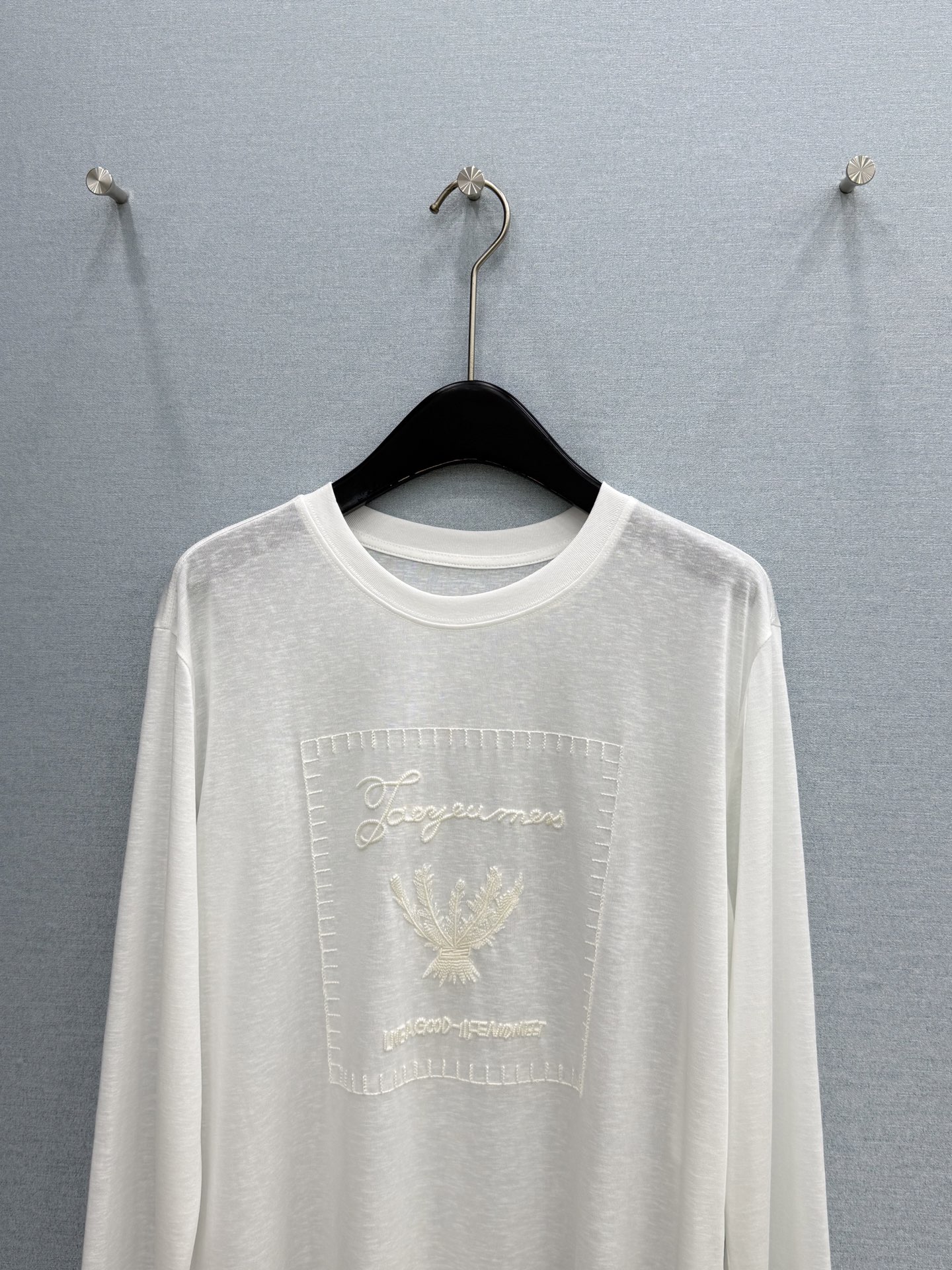🛒𝐍𝐄𝐖 · 𝟐𝟎𝟐6/爆款现货【春夏上新】 设计师小众｜2026新款刺绣防晒长袖T恤高订面料，百搭版型