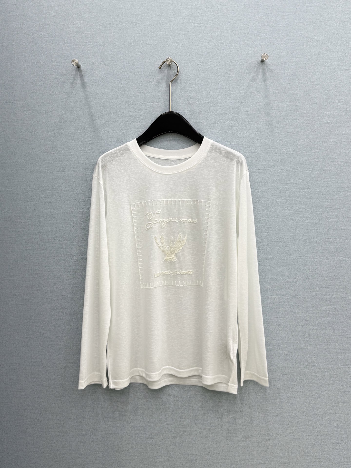 🛒𝐍𝐄𝐖 · 𝟐𝟎𝟐6/爆款现货【春夏上新】 设计师小众｜2026新款刺绣防晒长袖T恤高订面料，百搭版型