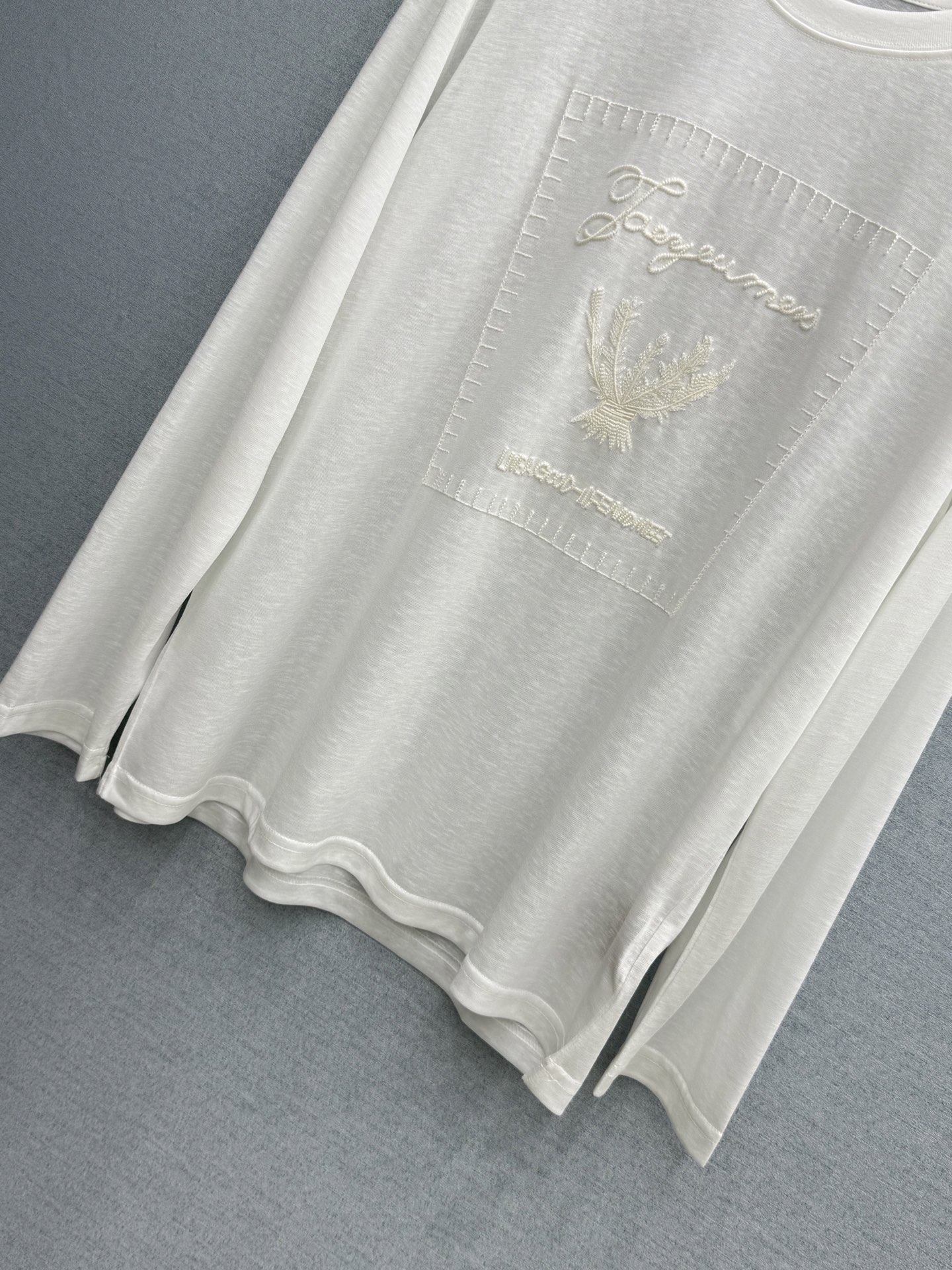 🛒𝐍𝐄𝐖 · 𝟐𝟎𝟐6/爆款现货【春夏上新】 设计师小众｜2026新款刺绣防晒长袖T恤高订面料，百搭版型
