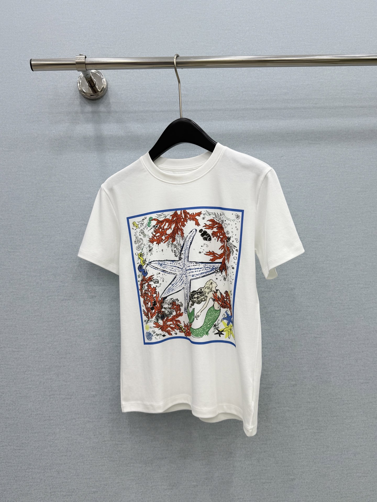 🛒𝐍𝐄𝐖 · 𝟐𝟎𝟐6/爆款现货【春夏上新】 Cha*｜2026新款印花T恤高订面料，百搭版型  ，上身