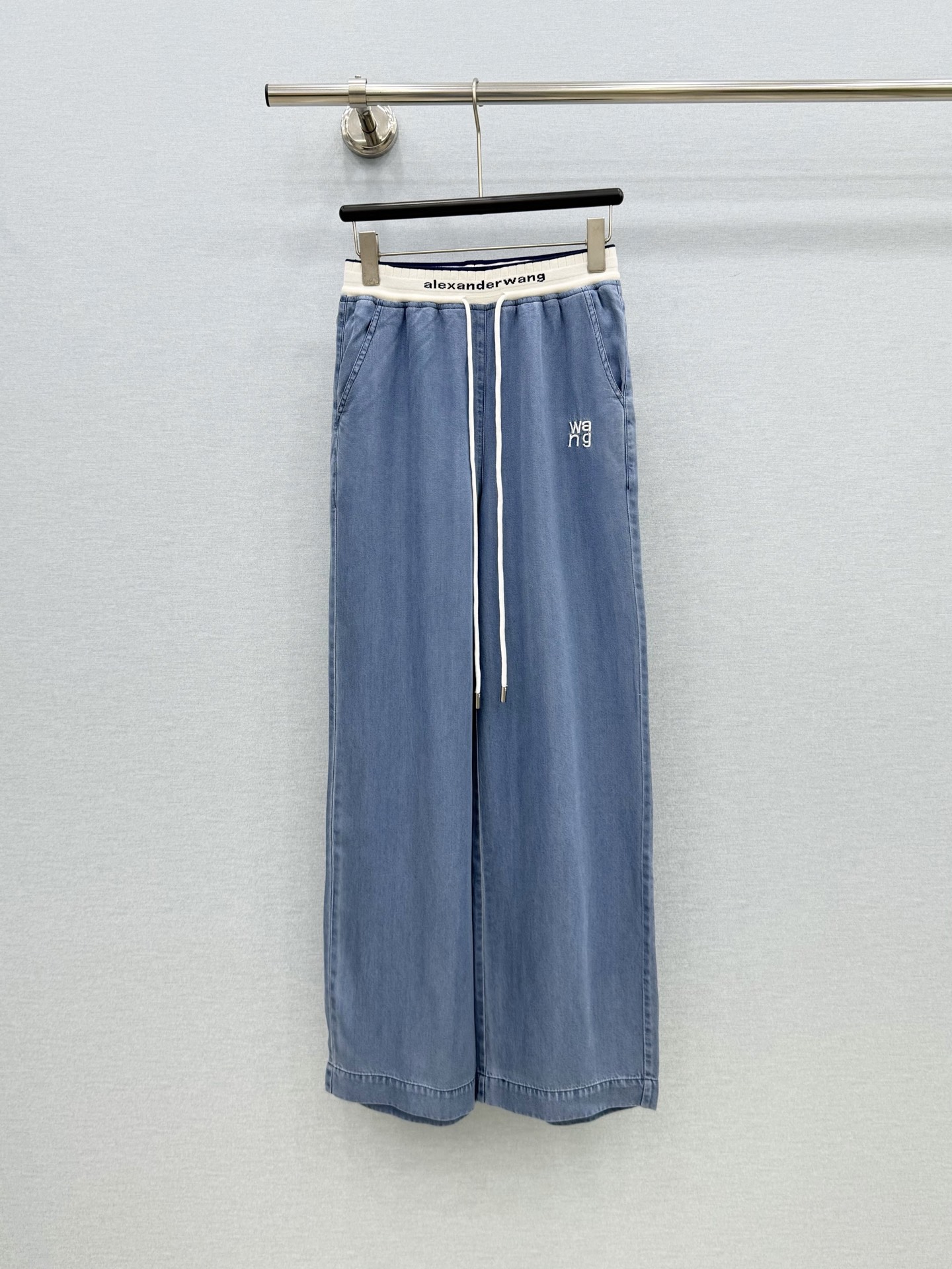 🛒𝐍𝐄𝐖 · 𝟐𝟎𝟐6/爆款现货原单品质 Ale*｜26新款抽绳天丝牛仔裤阔腿版型 包容性极好 撞色腰头