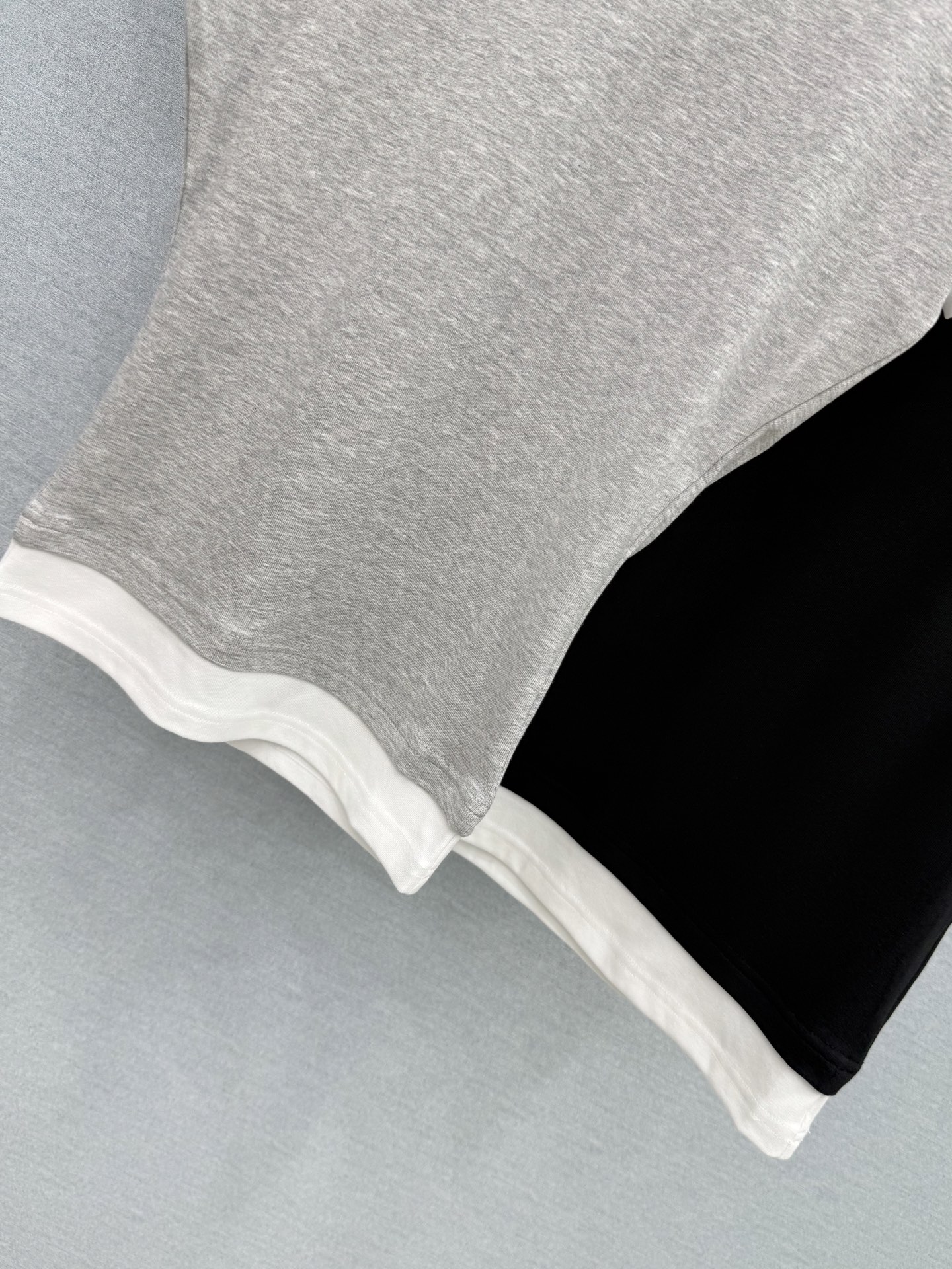 🛒𝐍𝐄𝐖 · 𝟐𝟎𝟐6/爆款现货【原版定制】Ann* |2026新品专柜圆领假两件撞色𝑇𝑒𝑒定制YB材质 🛒𝐍𝐄𝐖 · 𝟐𝟎𝟐6/爆款现货【原版定制】Ann* |2026新品专柜圆领假两件撞色𝑇𝑒𝑒定制YB材质