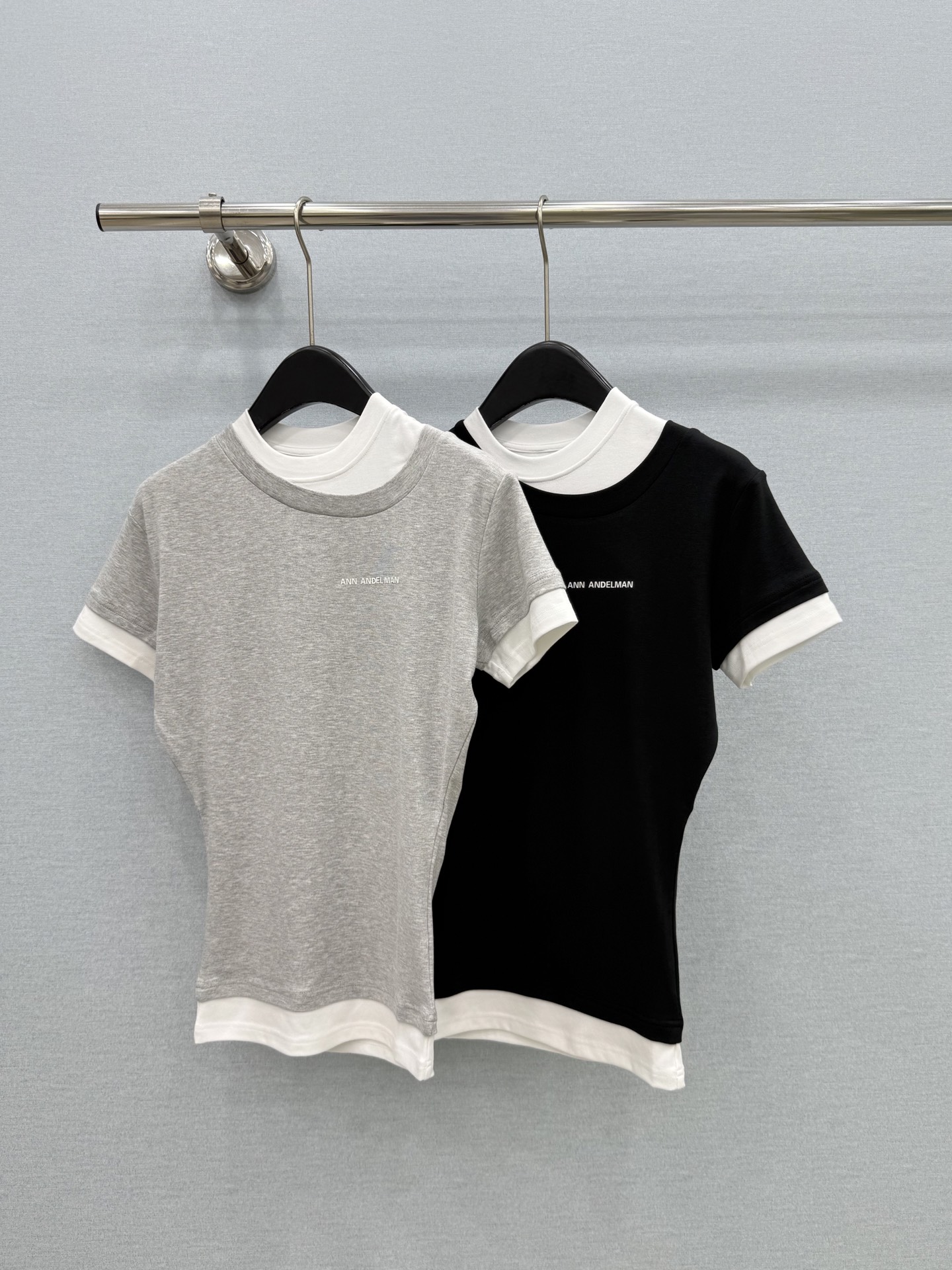 🛒𝐍𝐄𝐖 · 𝟐𝟎𝟐6/爆款现货【原版定制】Ann* ｜2026新品专柜圆领假两件撞色𝑇𝑒𝑒定制YB材质