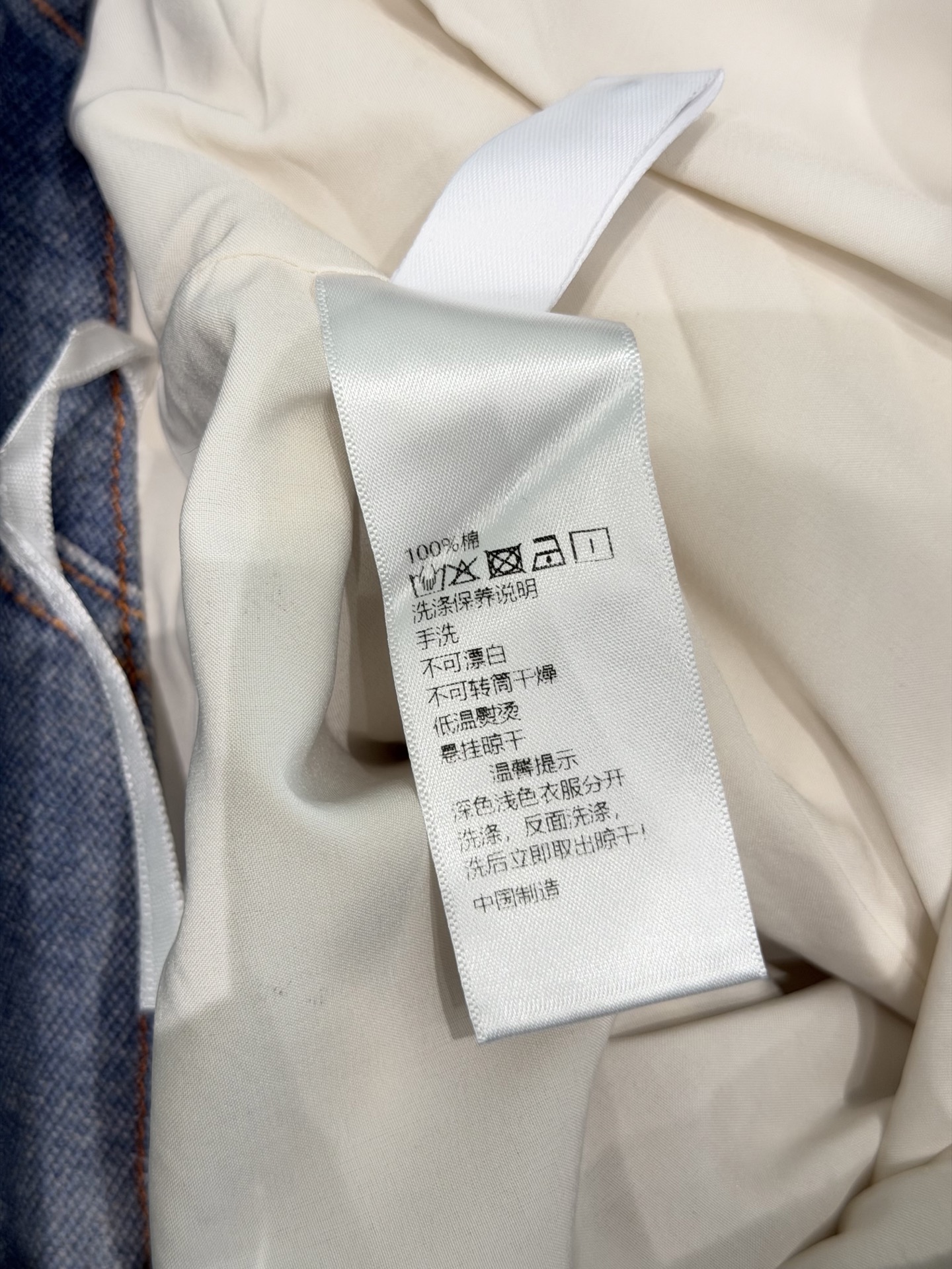 🛒𝐍𝐄𝐖 · 𝟐𝟎𝟐6/爆款现货原创 设计师｜26新款皮侧扣错层设计牛仔裤裙色系搭配非常好看，瘦身设计，