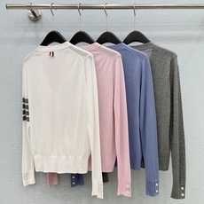 🛒𝐍𝐄𝐖 · 𝟐𝟎𝟐6/爆款现货【原版定制】Tb |2026新品专柜圆领经典弹力针织开衫 系列款定制YB 🛒𝐍𝐄𝐖 · 𝟐𝟎𝟐6/爆款现货【原版定制】Tb |2026新品专柜圆领经典弹力针织开衫 系列款定制YB