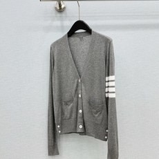 🛒𝐍𝐄𝐖 · 𝟐𝟎𝟐6/爆款现货【原版定制】Tb |2026新品专柜圆领经典弹力针织开衫 系列款定制YB 🛒𝐍𝐄𝐖 · 𝟐𝟎𝟐6/爆款现货【原版定制】Tb |2026新品专柜圆领经典弹力针织开衫 系列款定制YB