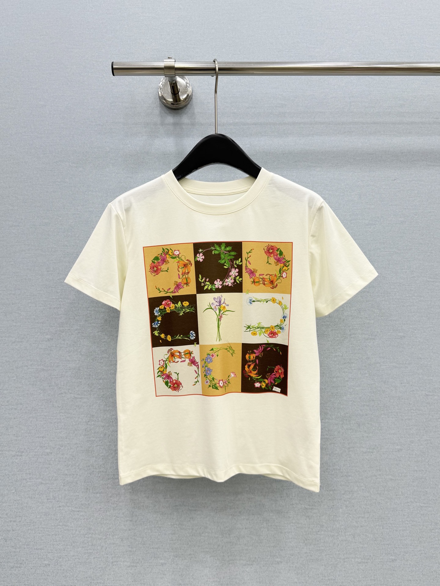 🛒𝐍𝐄𝐖 · 𝟐𝟎𝟐6/爆款现货【春夏上新】 Gu*｜2026新款印花T恤高订面料，百搭版型  ，上身的