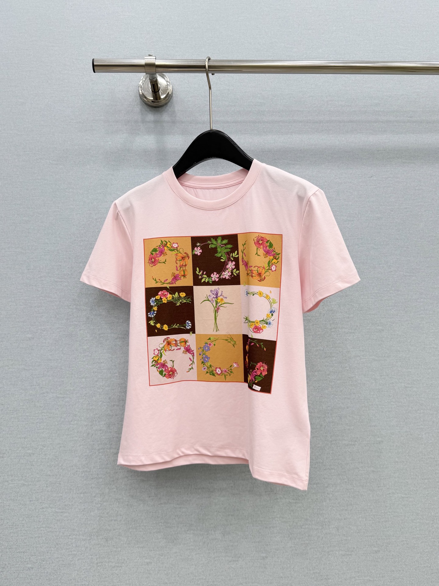 🛒𝐍𝐄𝐖 · 𝟐𝟎𝟐6/爆款现货【春夏上新】 Gu*｜2026新款印花T恤高订面料，百搭版型  ，上身的