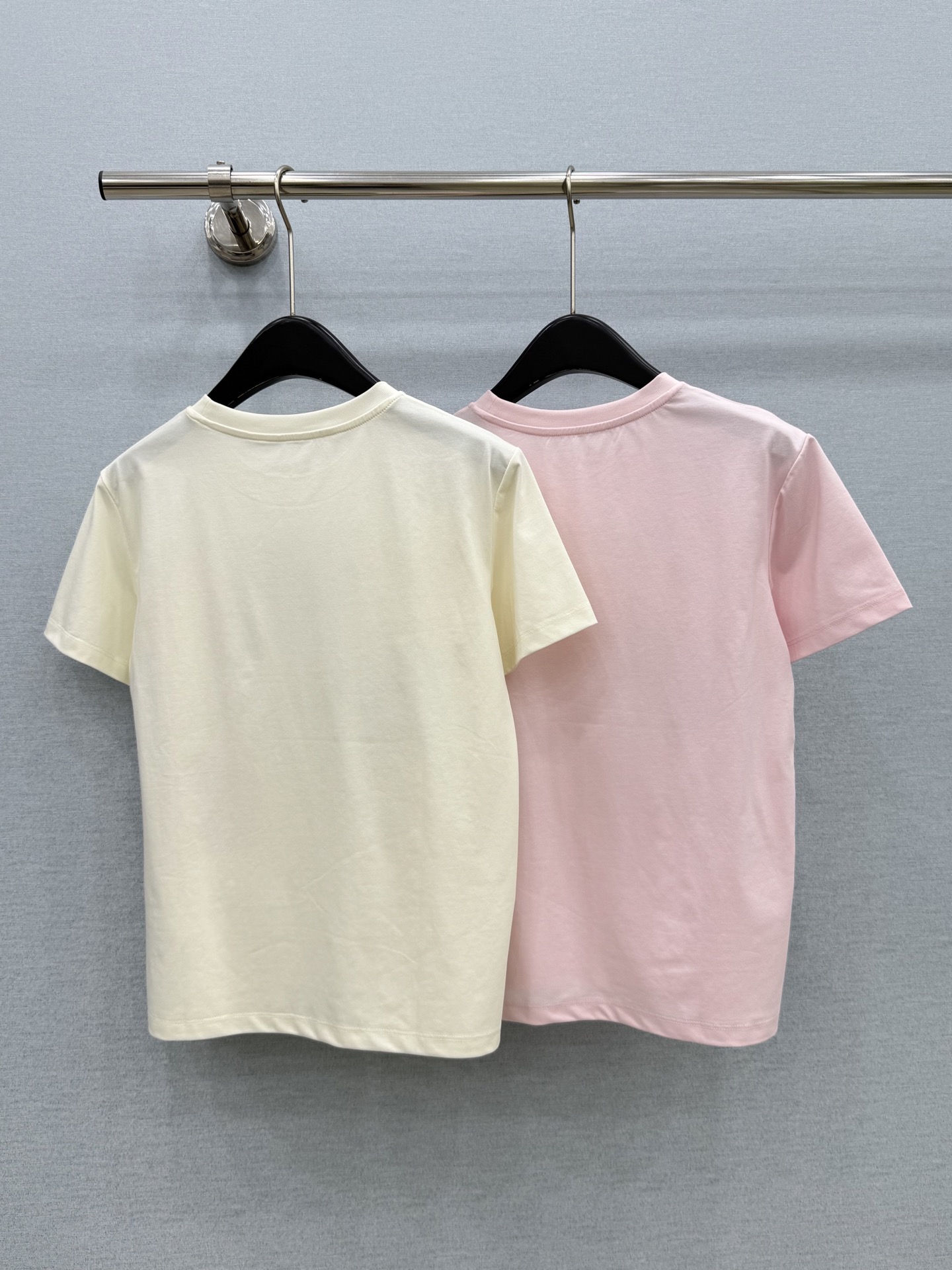 🛒𝐍𝐄𝐖 · 𝟐𝟎𝟐6/爆款现货【春夏上新】 Gu*｜2026新款印花T恤高订面料，百搭版型  ，上身的