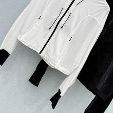 🛒𝐍𝐄𝐖 · 𝟐𝟎𝟐6/爆款现货【原单品质】 Cha*|26新款 重工网纱拼接纯色防晒带帽外套精致版型 🛒𝐍𝐄𝐖 · 𝟐𝟎𝟐6/爆款现货【原单品质】 Cha*|26新款 重工网纱拼接纯色防晒带帽外套精致版型