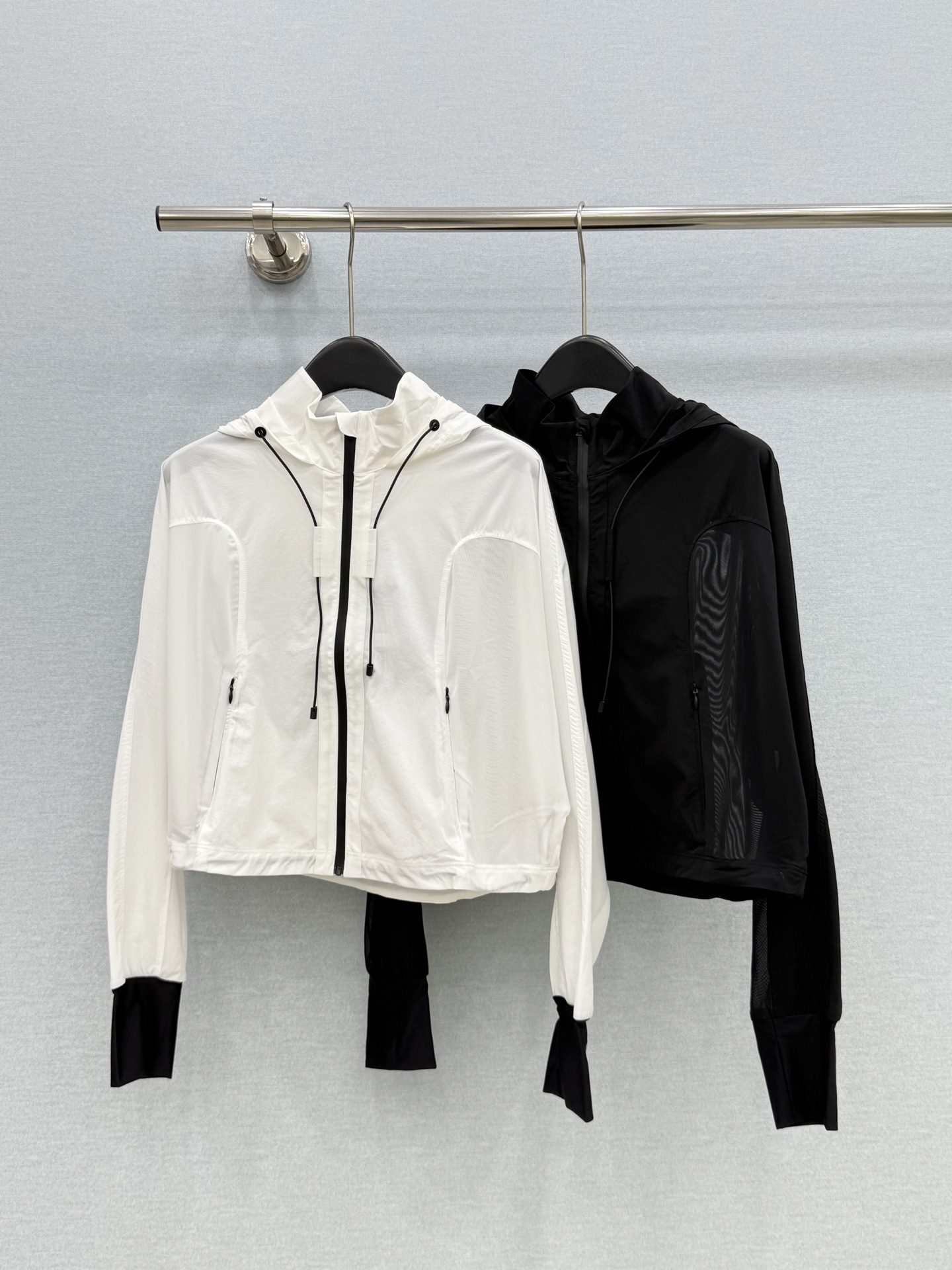 🛒𝐍𝐄𝐖 · 𝟐𝟎𝟐6/爆款现货【原单品质】 Cha*｜26新款 重工网纱拼接纯色防晒带帽外套精致版型 