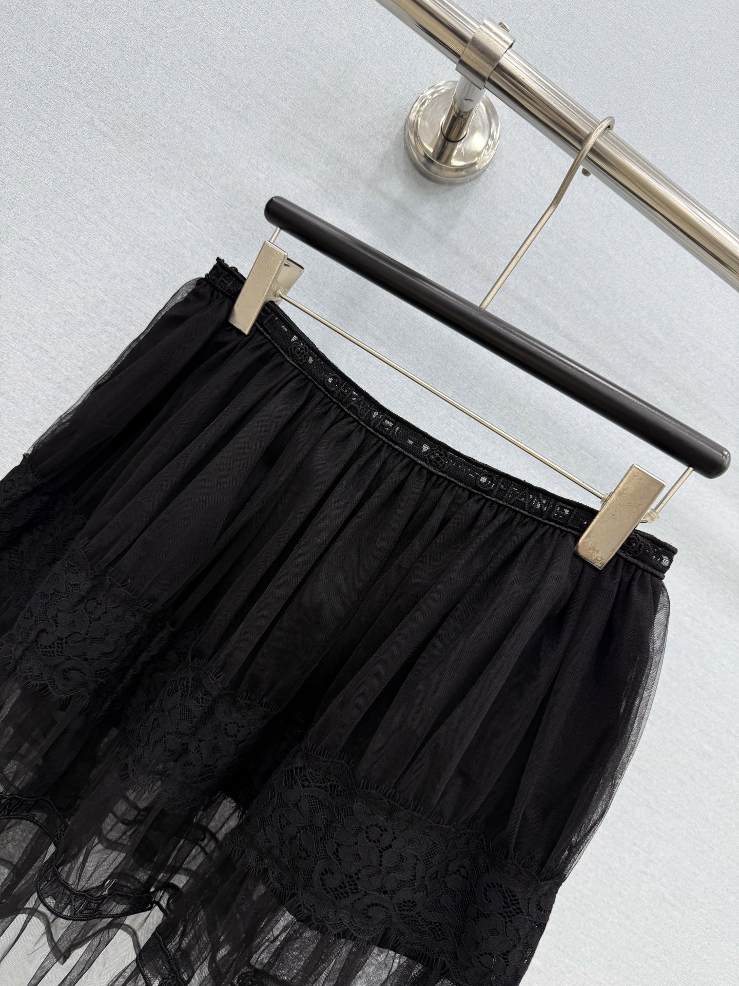 🛒𝐍𝐄𝐖 · 𝟐𝟎𝟐6/爆款现货【原单品质】Cha*｜26春夏新款经典蕾丝刺绣网纱半裙清新经典的色系  