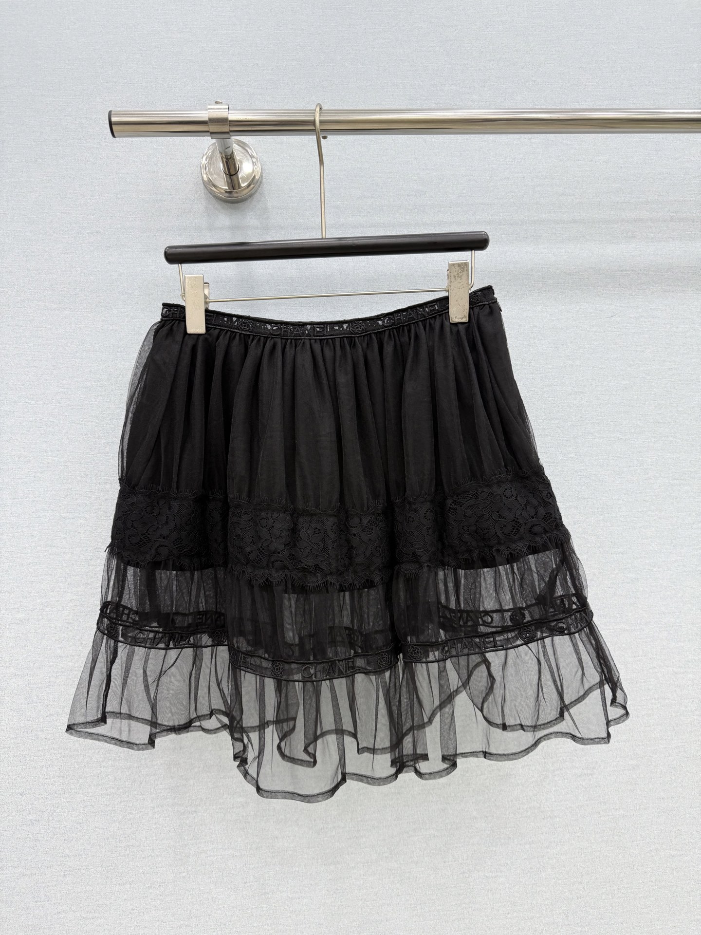 🛒𝐍𝐄𝐖 · 𝟐𝟎𝟐6/爆款现货【原单品质】Cha*｜26春夏新款经典蕾丝刺绣网纱半裙清新经典的色系  