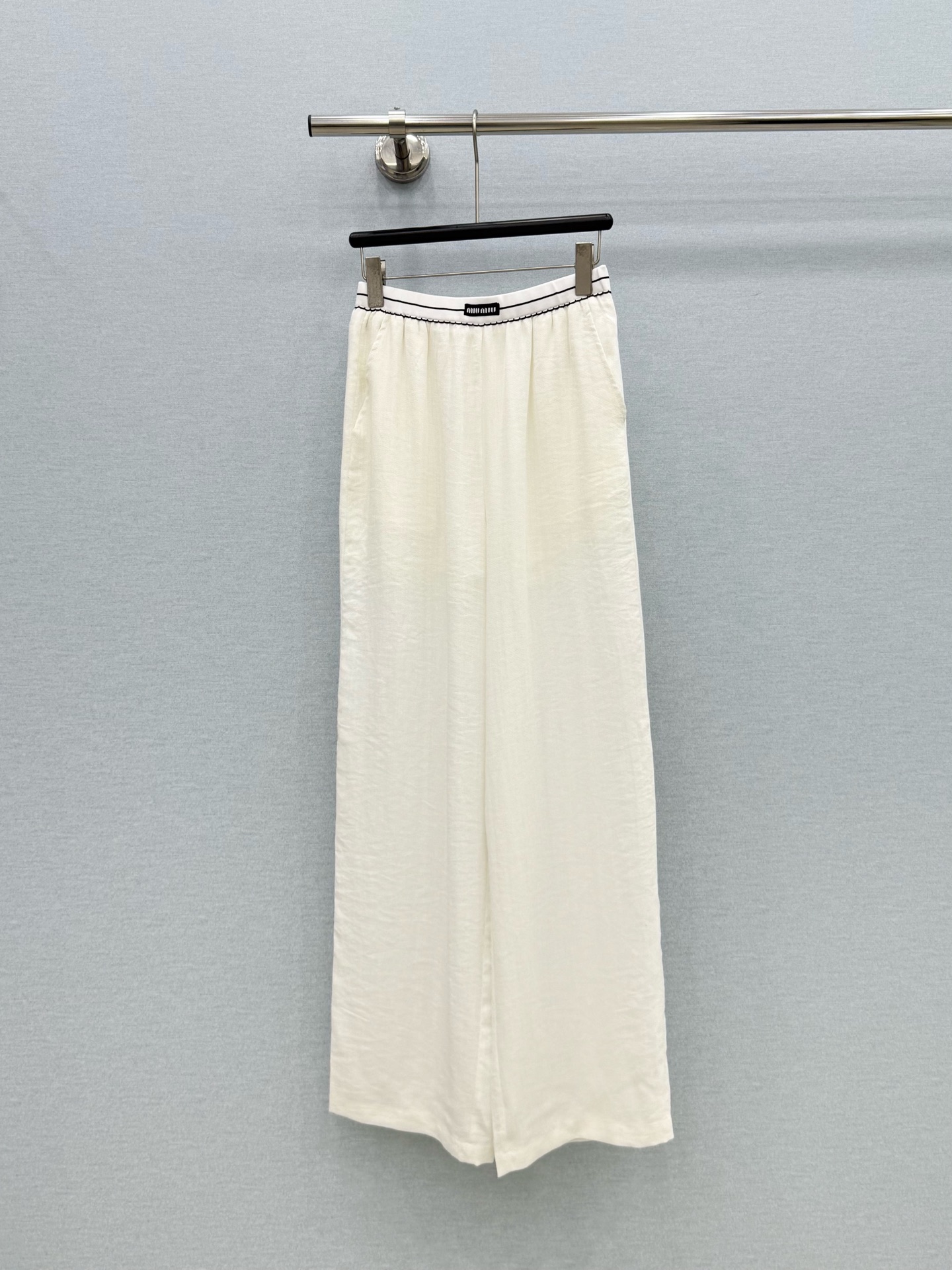 🛒𝐍𝐄𝐖 · 𝟐𝟎𝟐6/爆款现货原单品质  Miu*｜2026新品棉麻休闲裤常规设计  经典高级肌理细腻